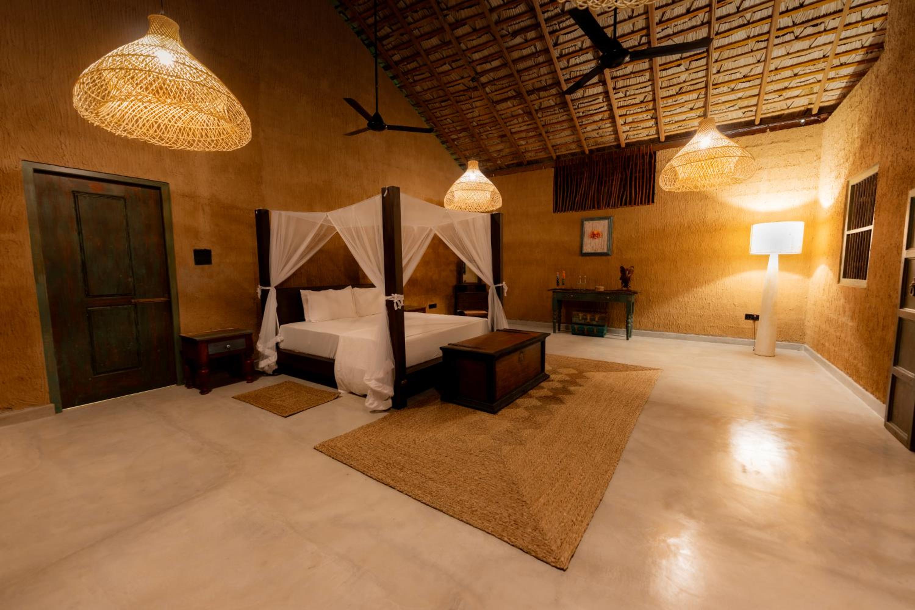 Villa with Private Pool - Photo 11