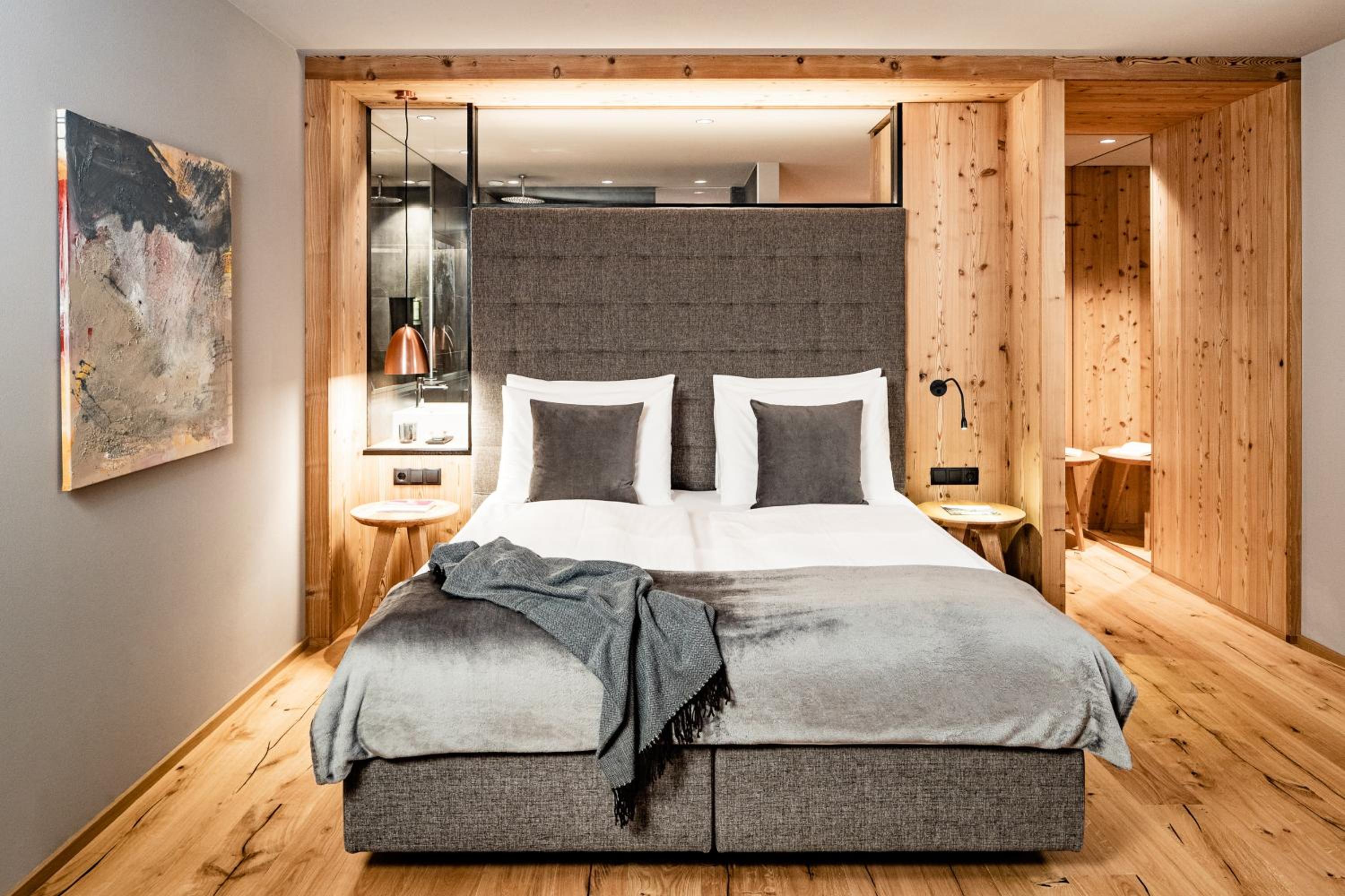 Suite with Mountain View - Photo 1