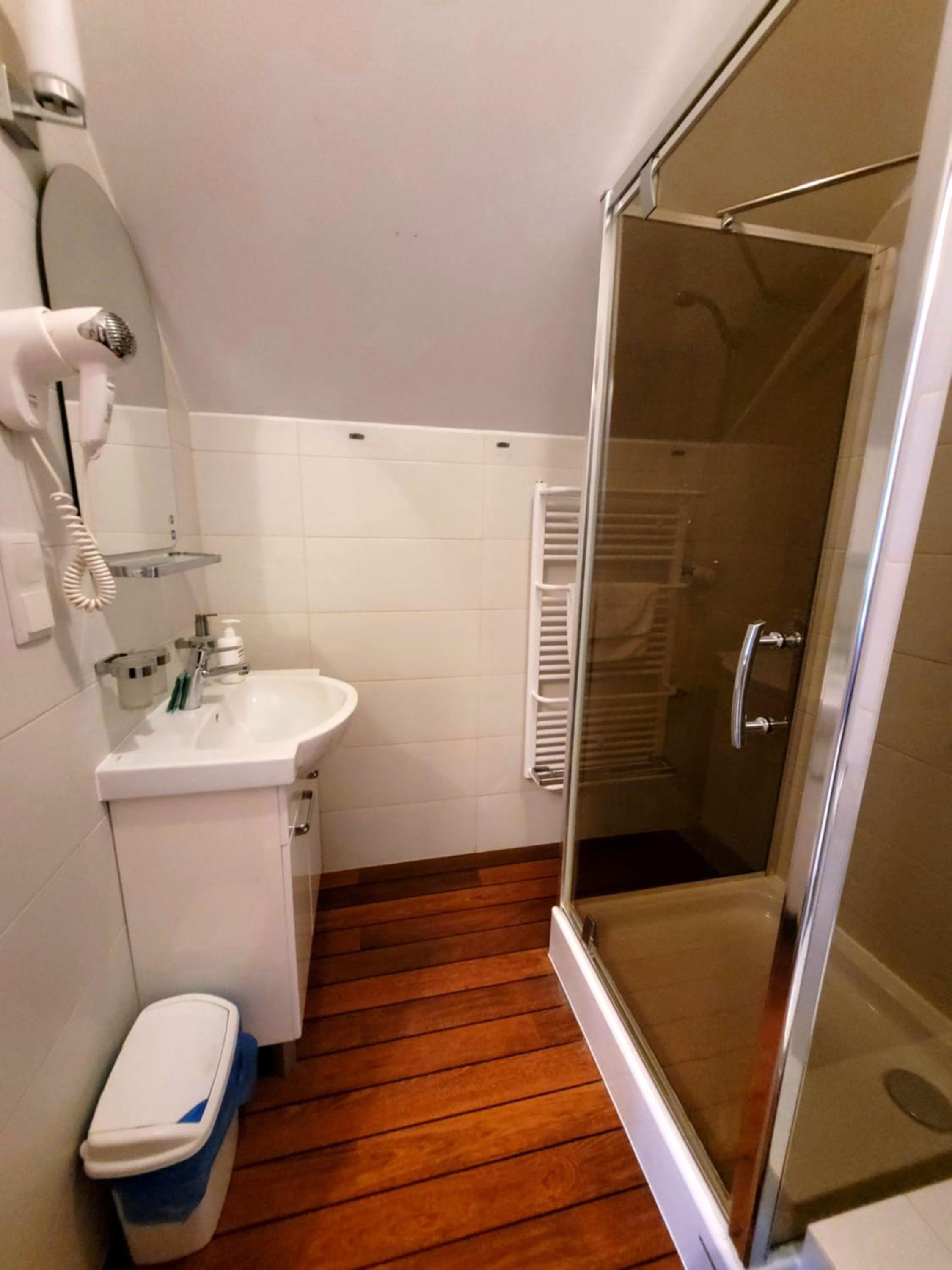 Twin Room- Attic - Photo 3