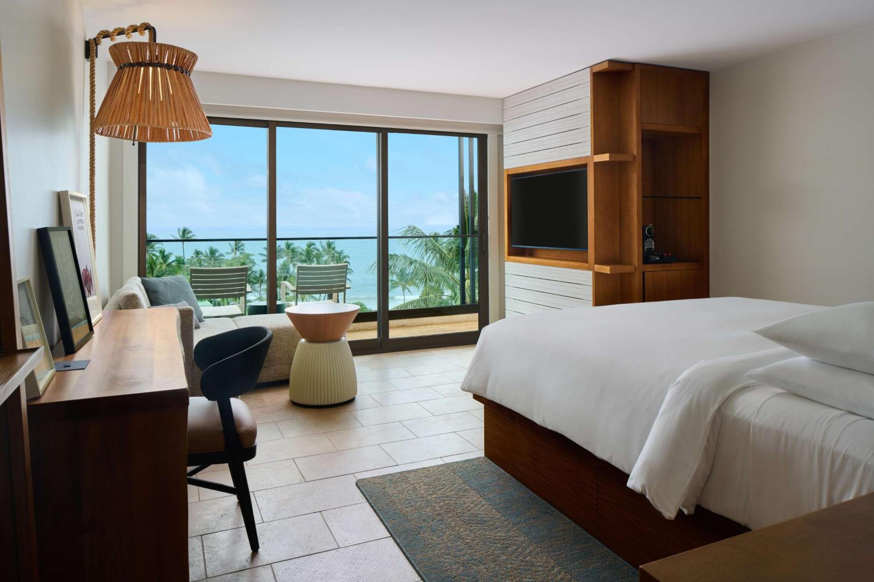 King Room with One King Bed and Shower (Non Smoking) (Accessible)