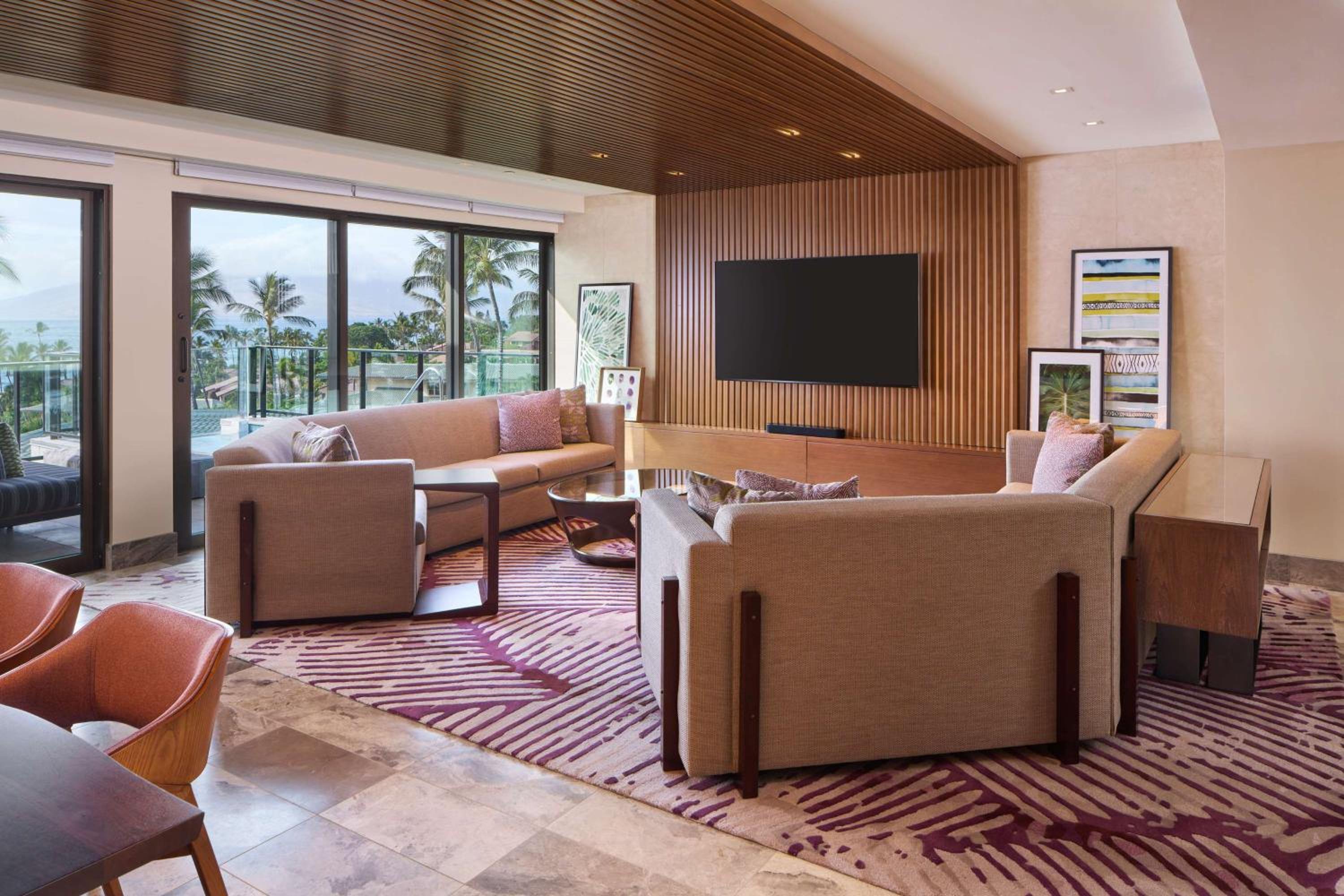 Three-Bedroom Ilikai Penthouse Villa with Ocean View, Two King and Two Queen Beds