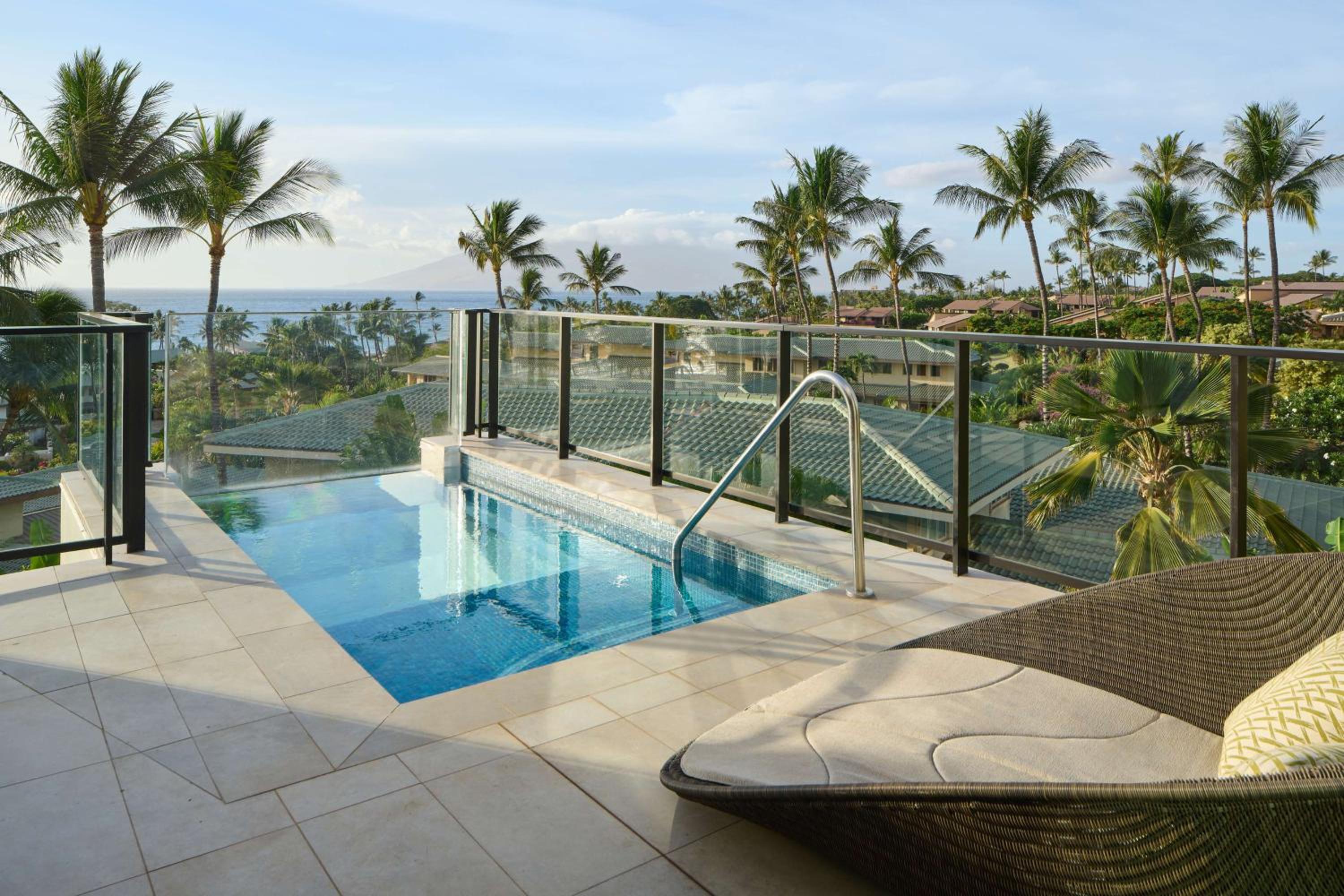 Three-Bedroom Ilikai Penthouse Villa with Ocean View, Two King and Two Queen Beds