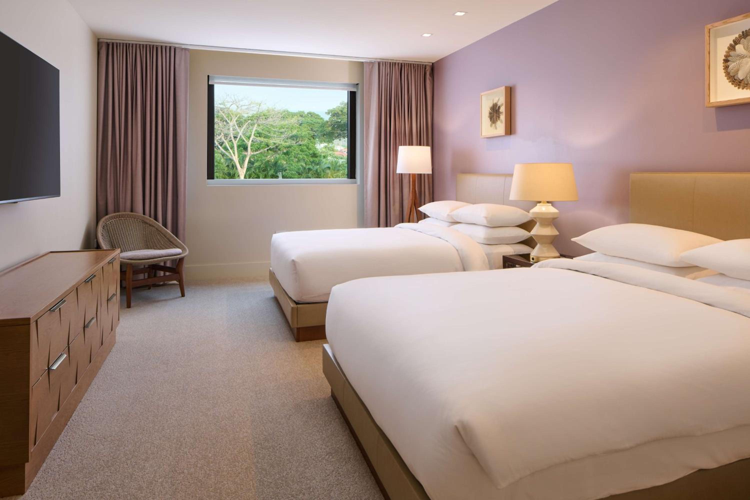 Three-Bedroom Ilikai Penthouse Villa with Ocean View, Two King and Two Queen Beds thumbnail 6