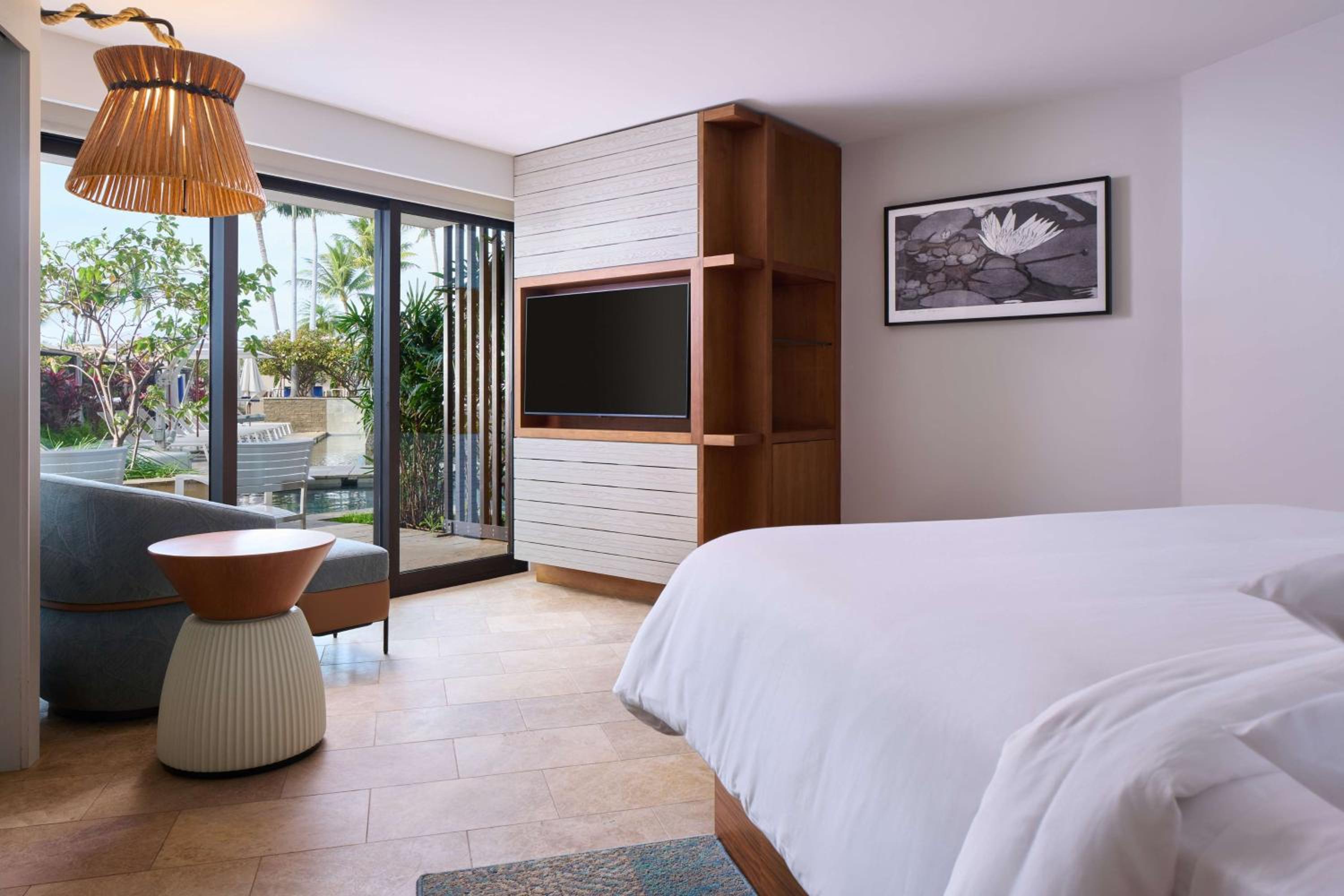 Suite - Poolside