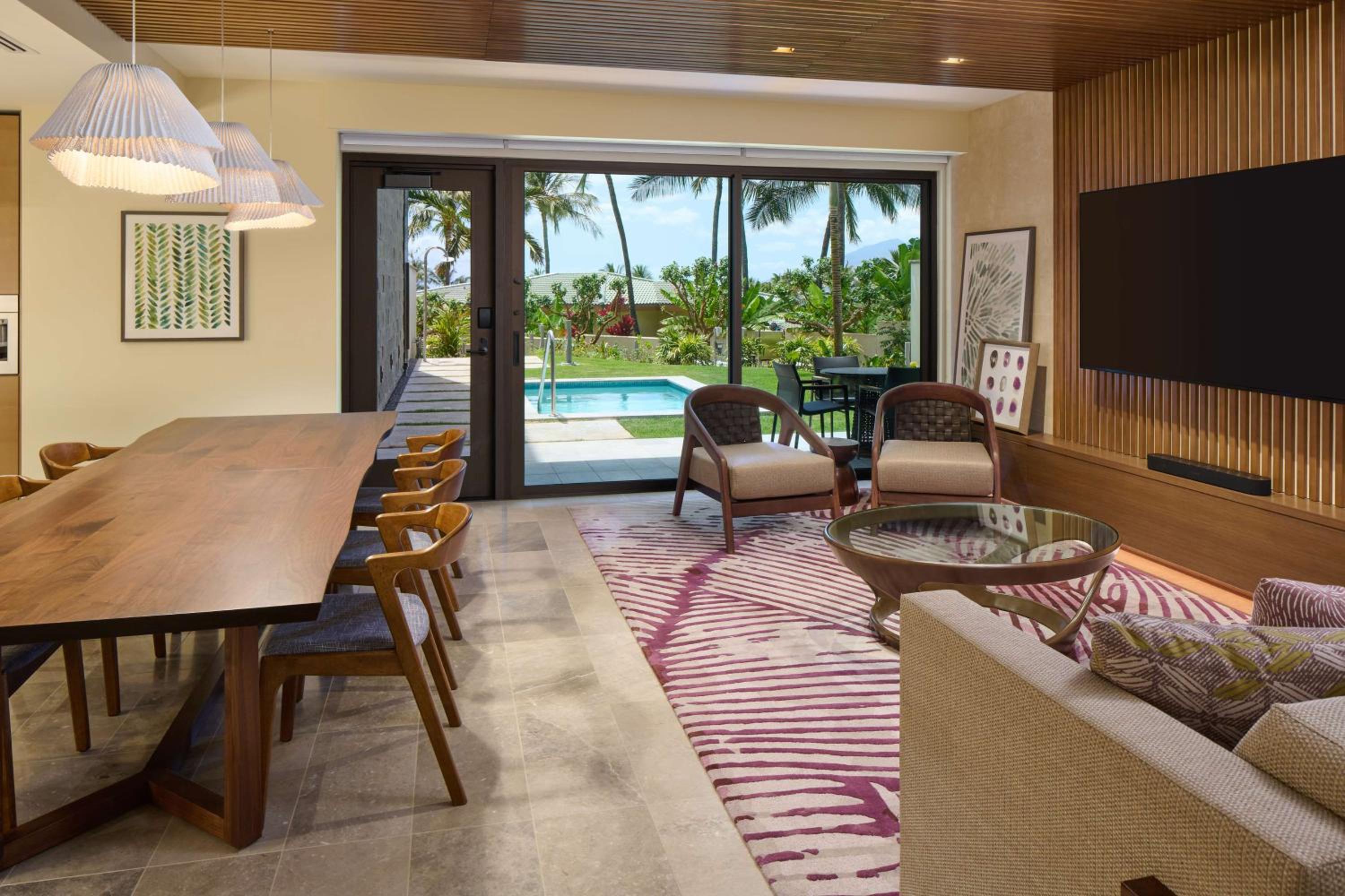 Three Bedroom Villa with One King Bed (Non Smoking)