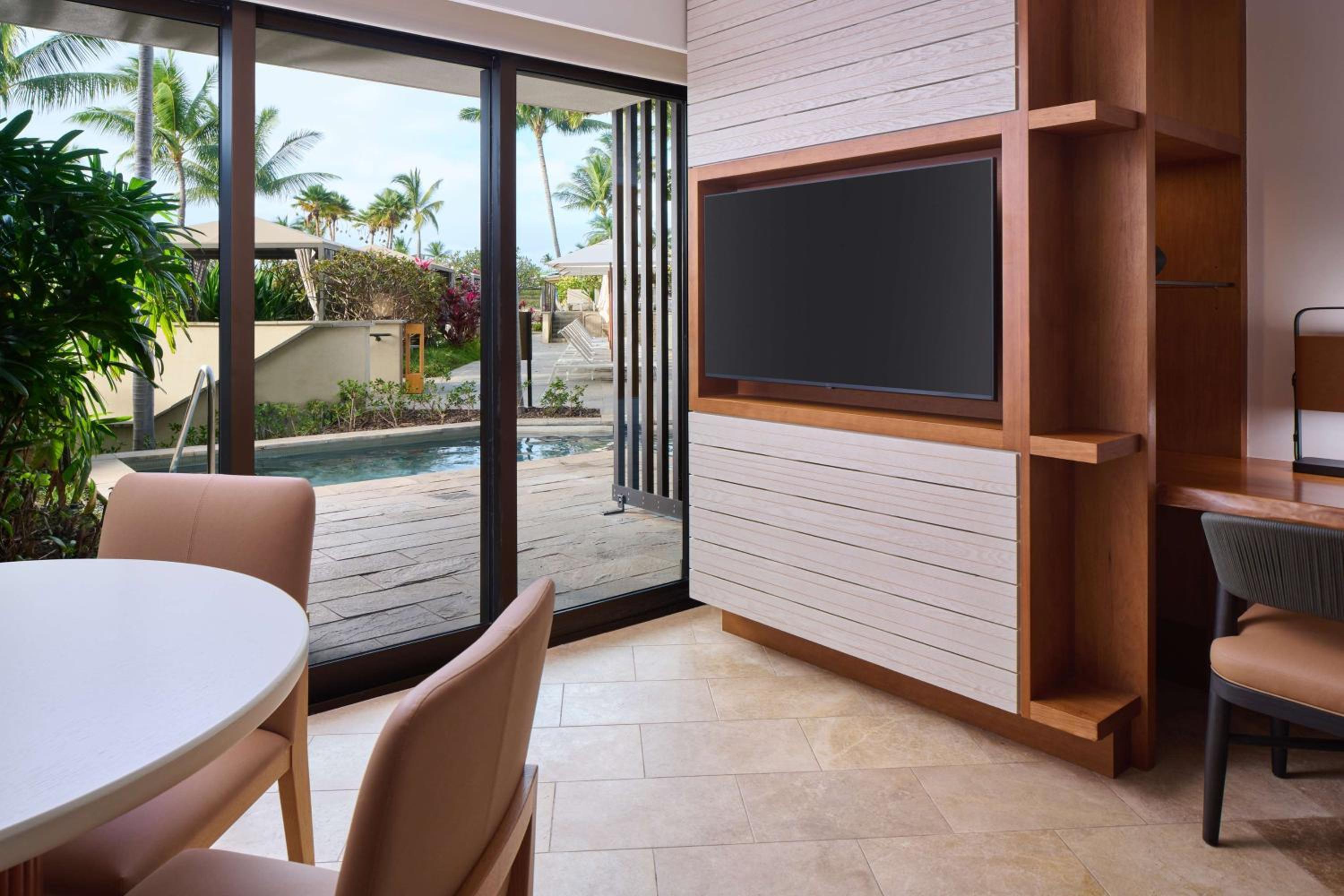 Suite - Poolside