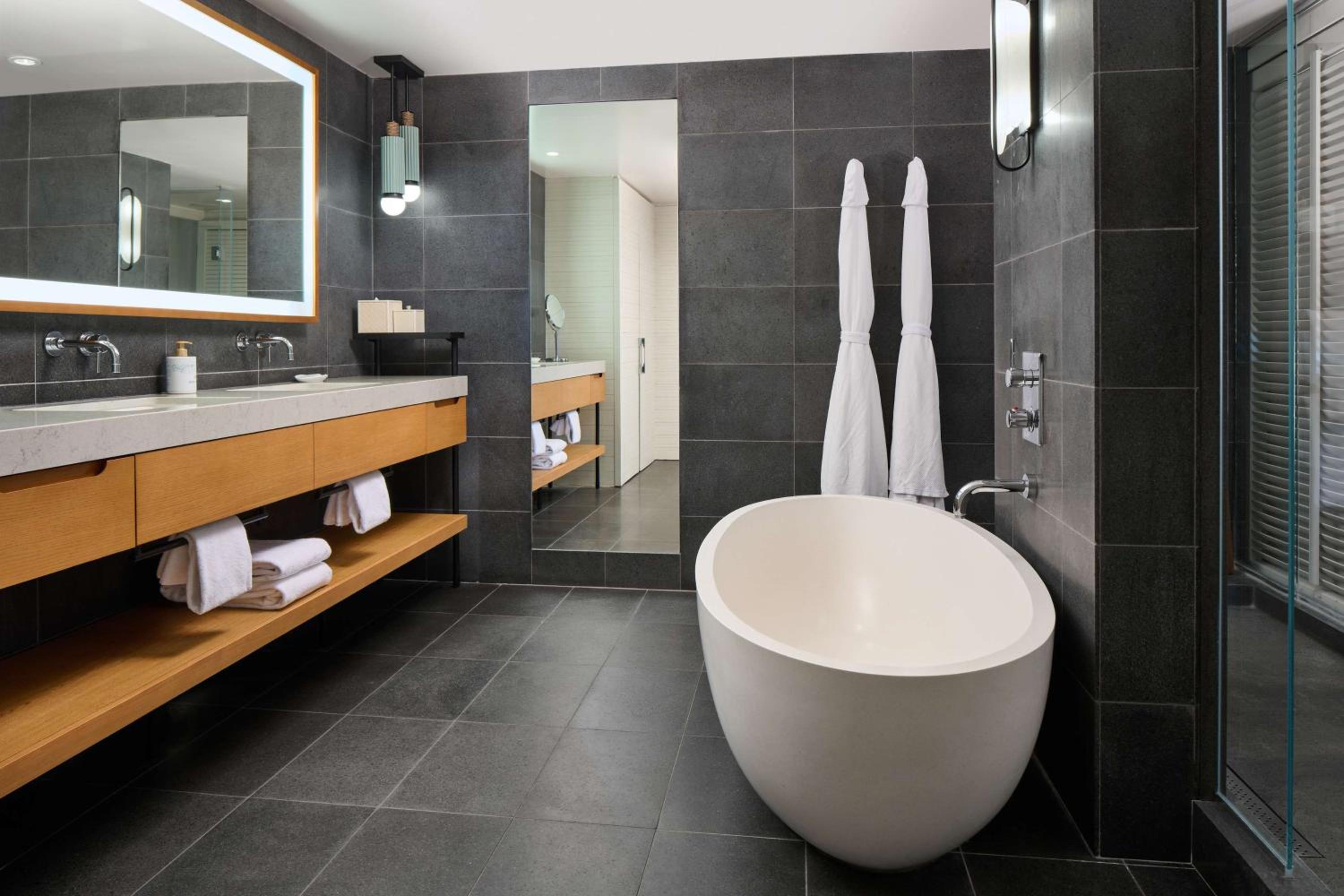andaz Suite (Non Smoking)