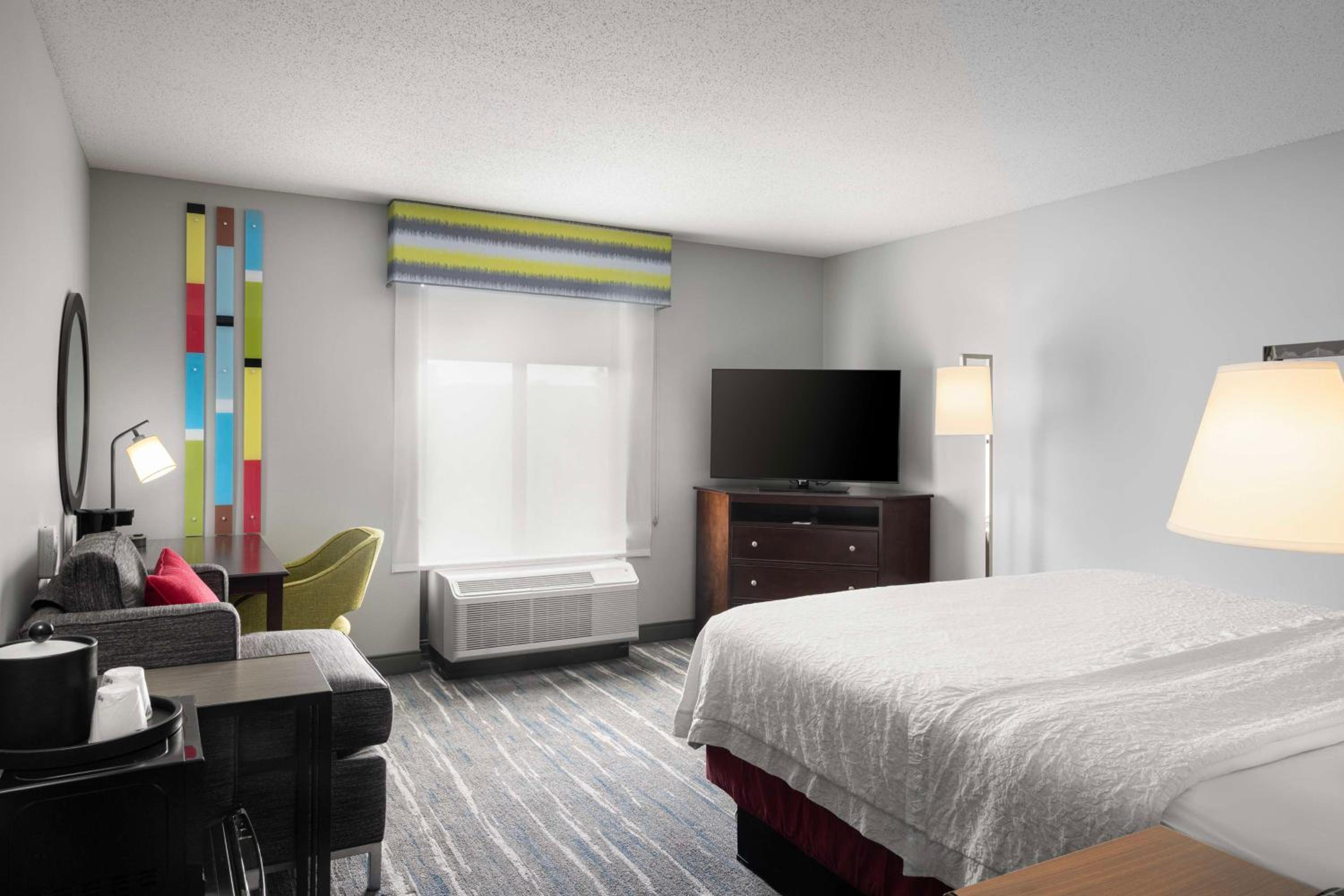 King Room with King Bed - Non-Smoking - Photo 1