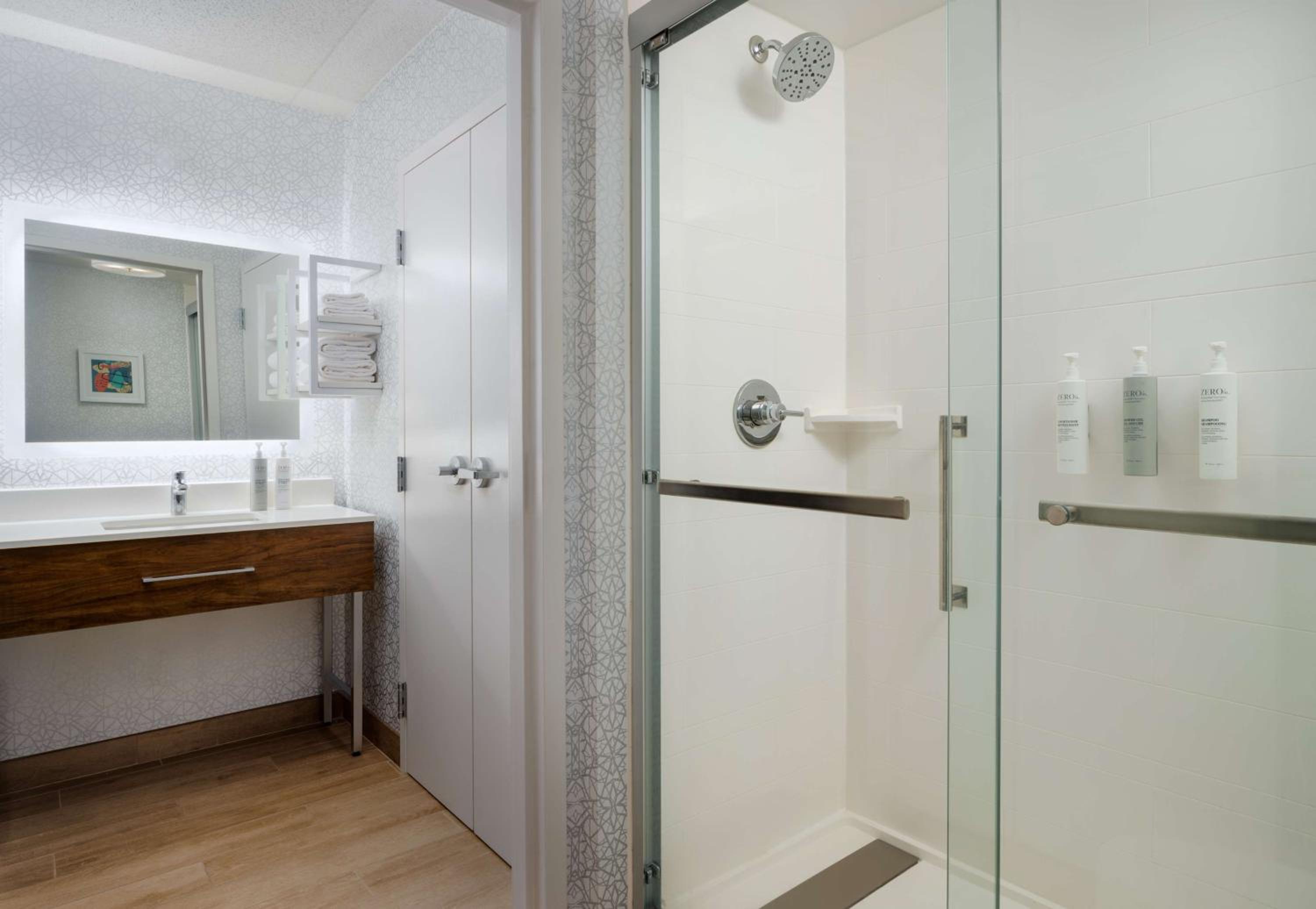One-Bedroom King Suite with Kitchen - Non-Smoking  - Photo 7