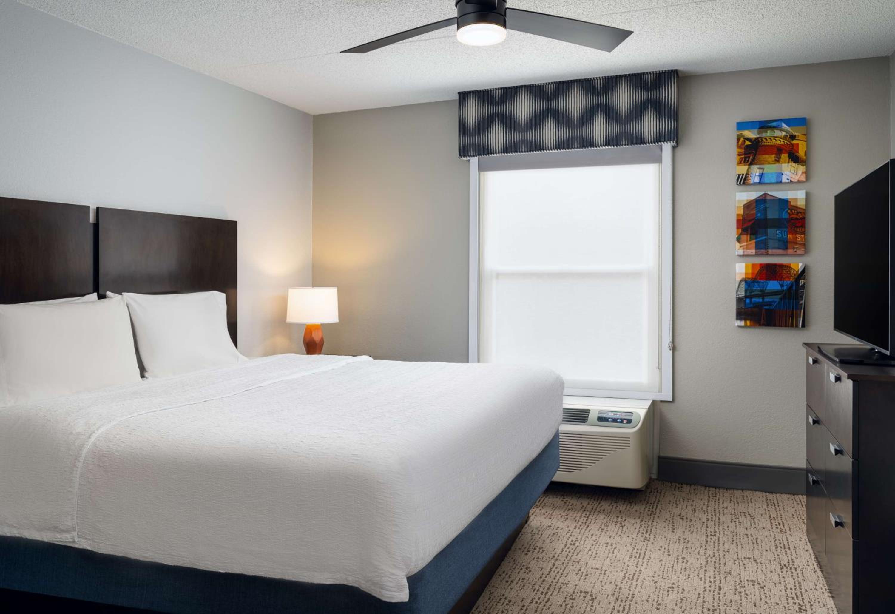 One-Bedroom King Suite with Kitchen - Non-Smoking  - Photo 3