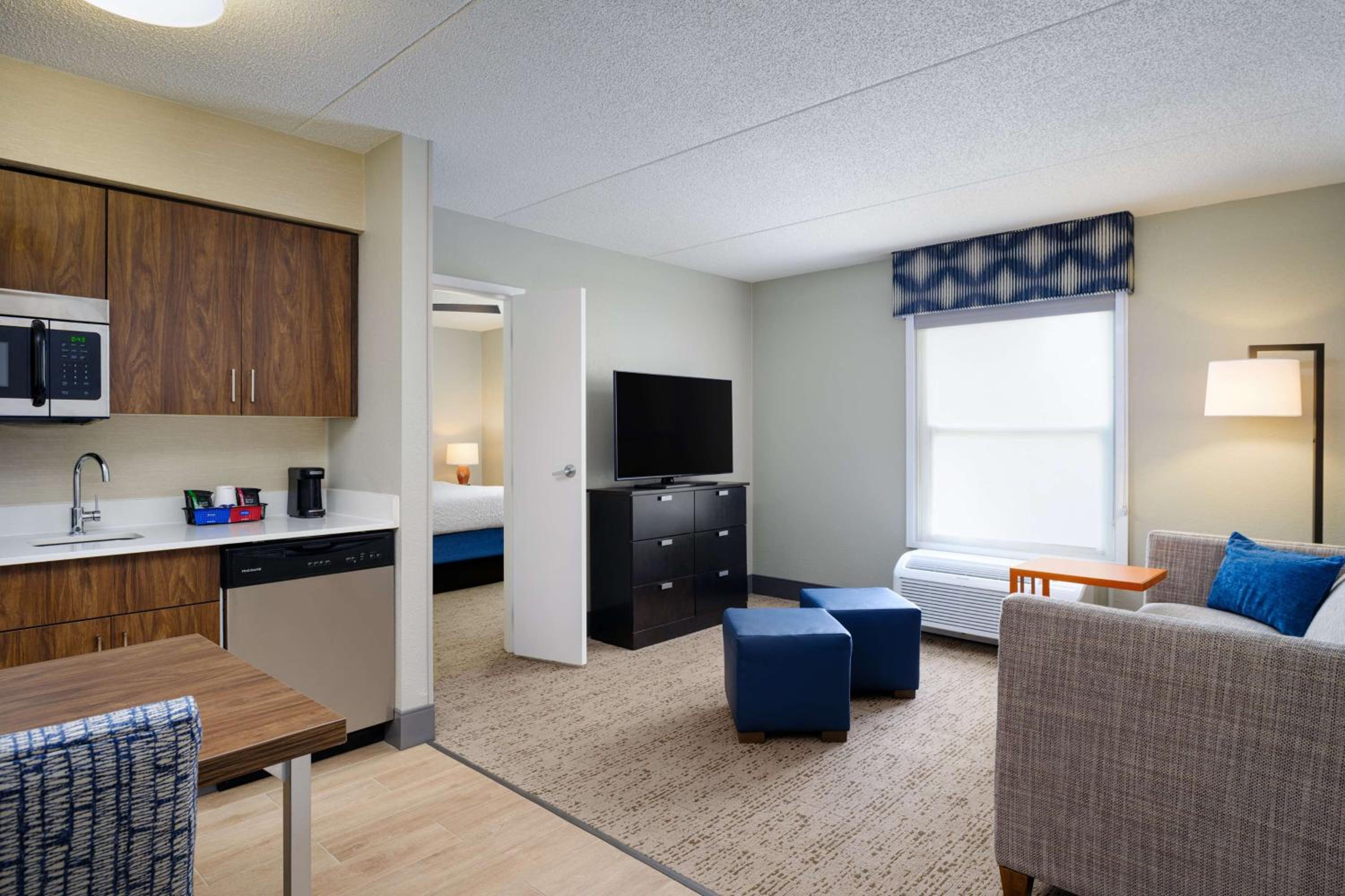One-Bedroom King Suite with Kitchen - Non-Smoking  - Photo 2