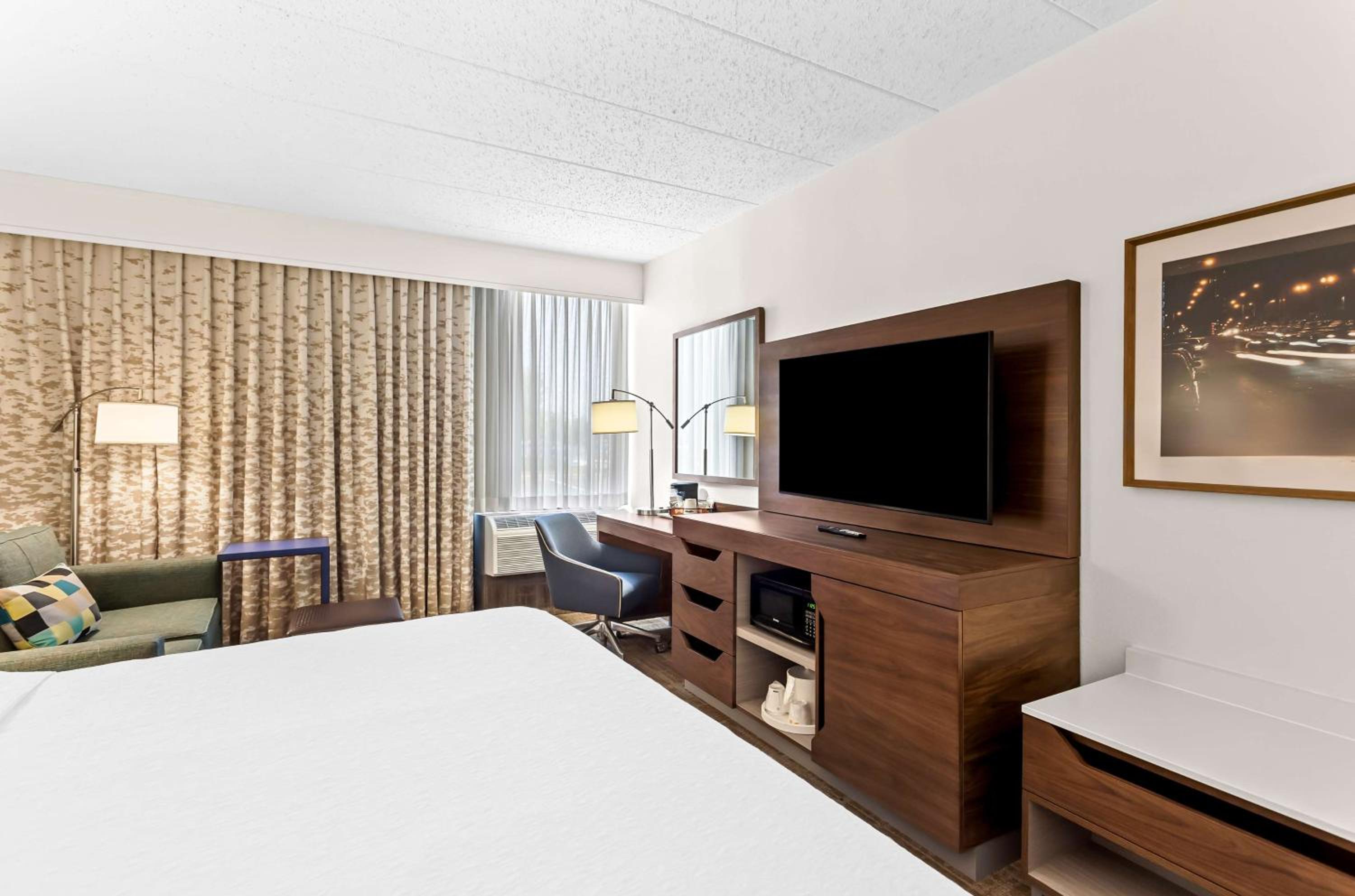 King Room with Sofa Bed and Study - Non-Smoking - Photo 4