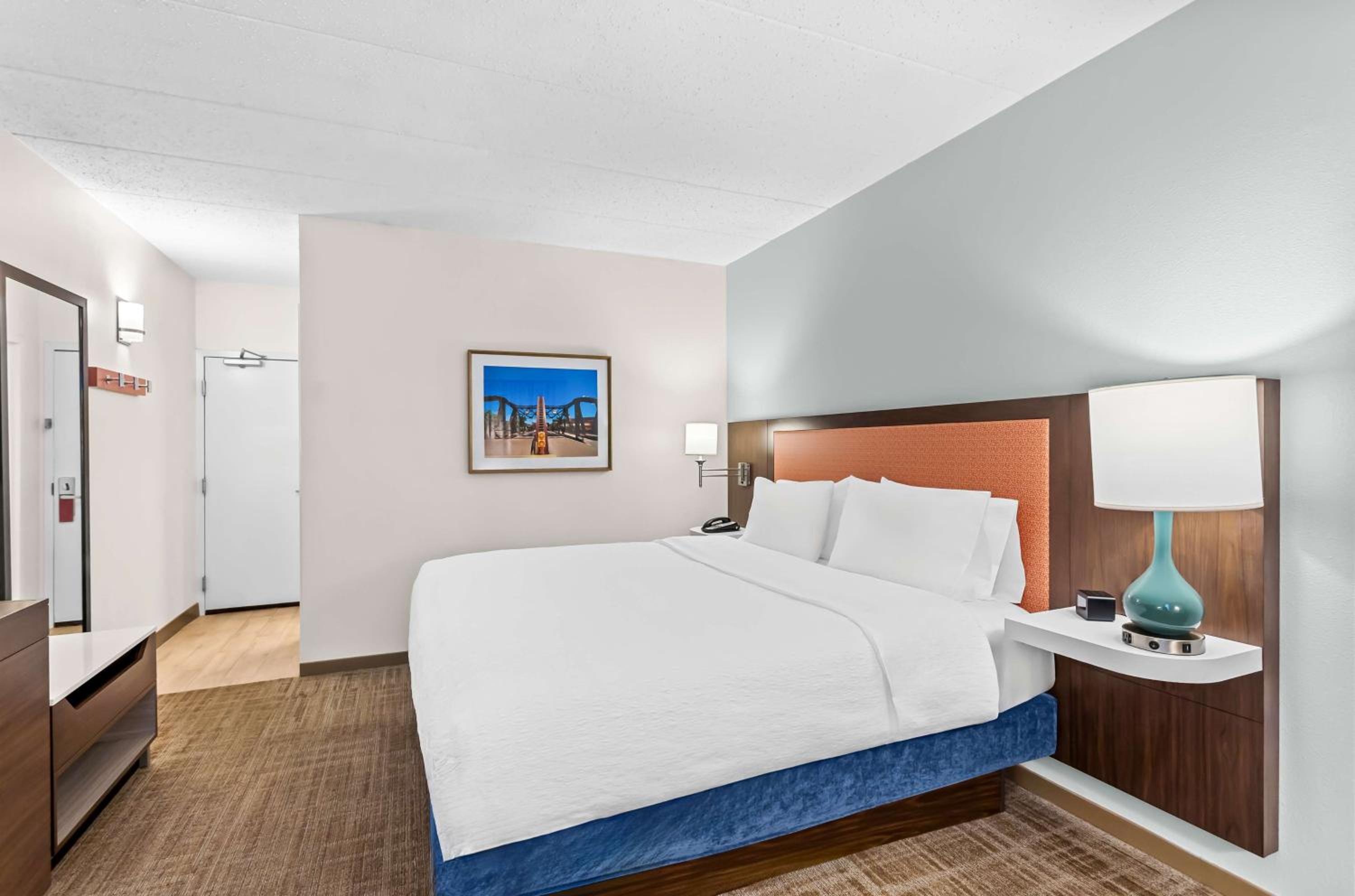 King Room - Non-Smoking - Photo 2