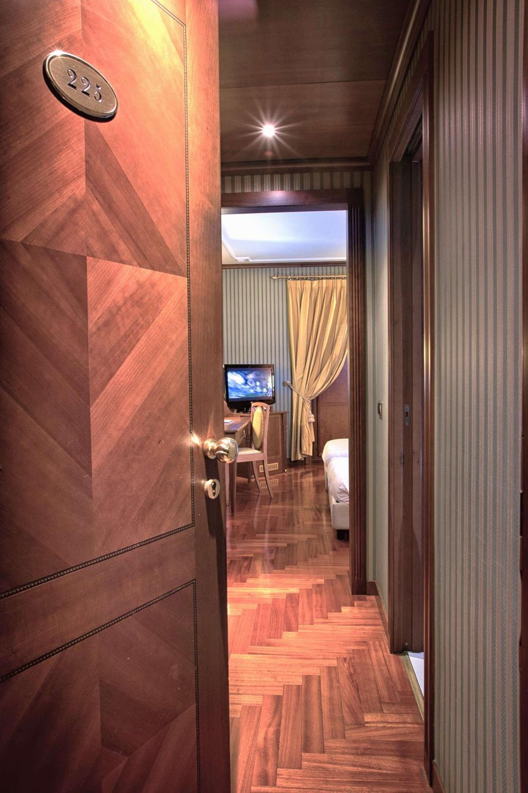 Standard Queen Room - Photo 1