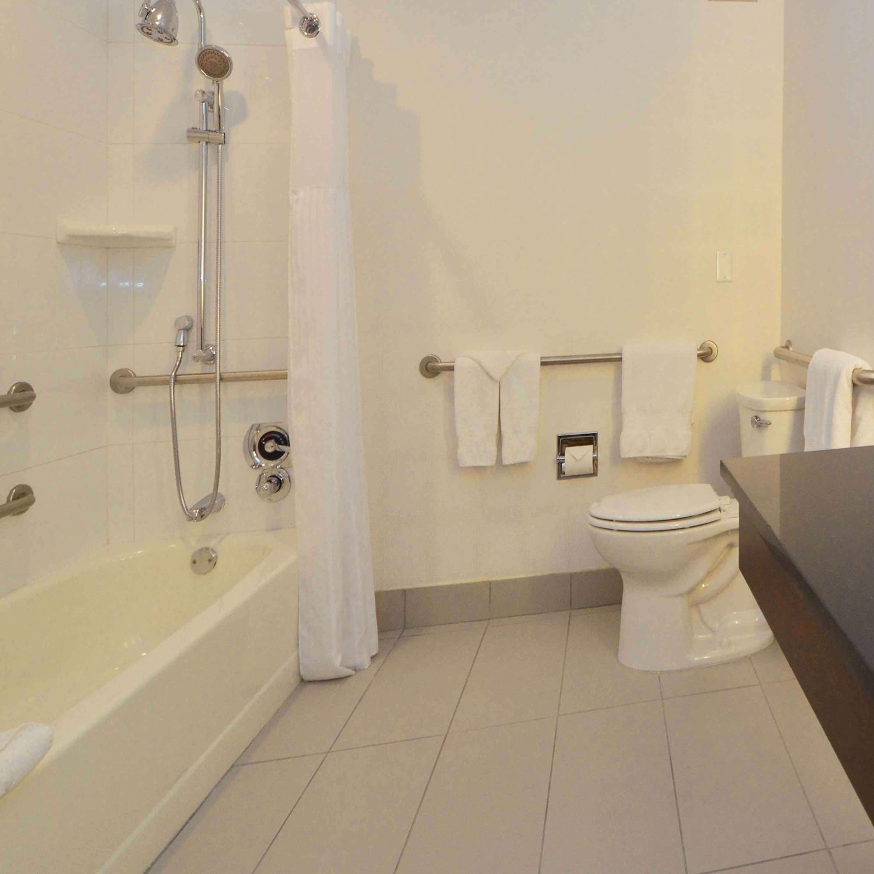 King Room with Accessible Tub - Mobility and Hearing Access - Photo 6