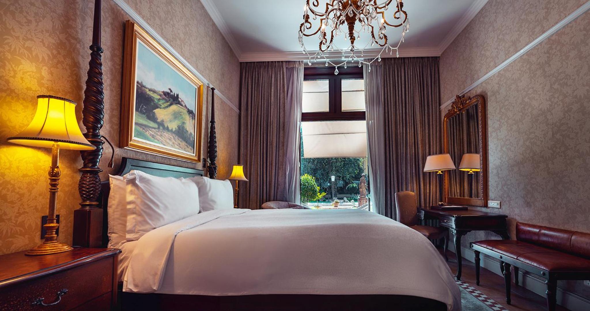 Deluxe Room 1 King Bed Nonsmoking