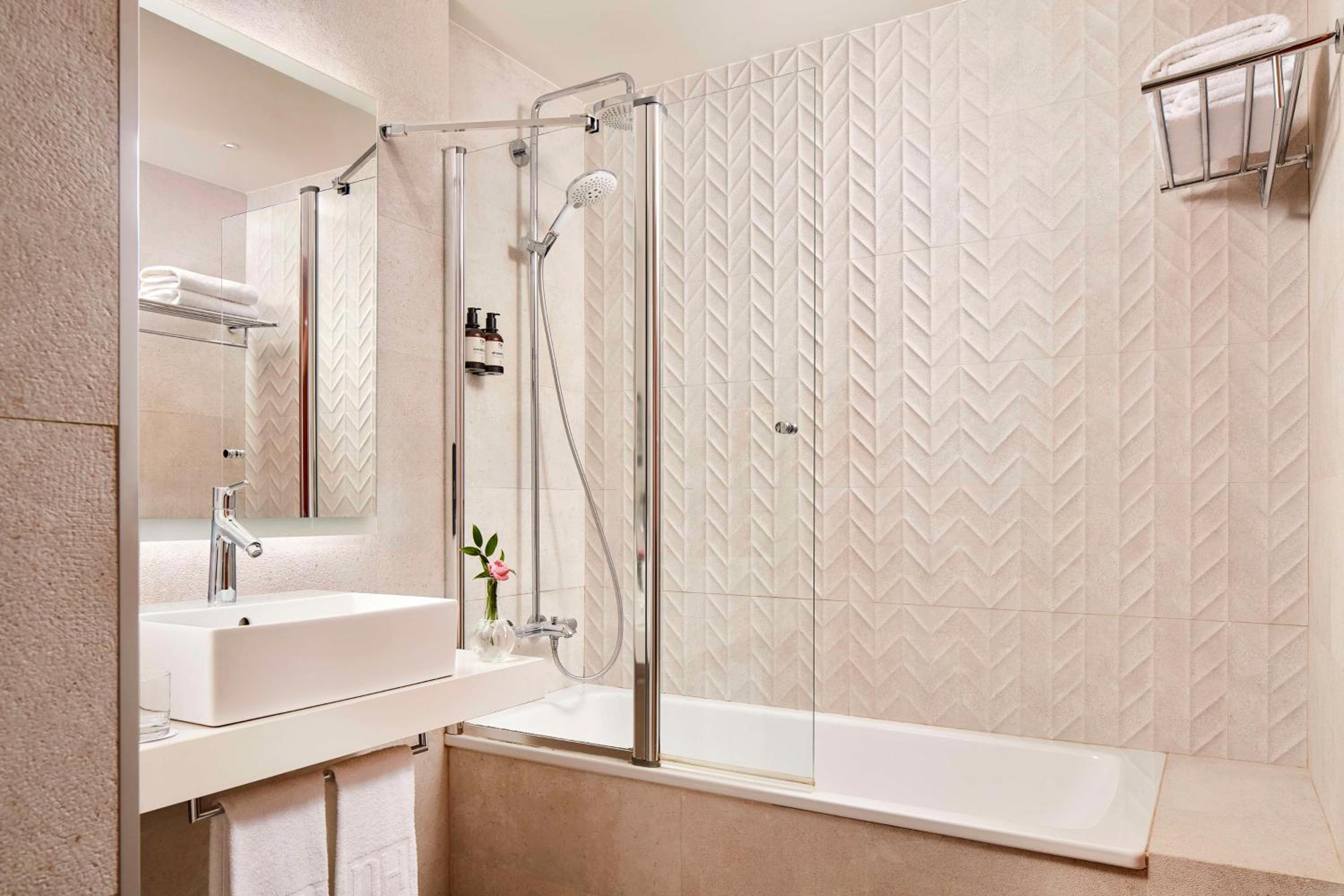 Standard Double Or Twin Room Free Parking - Photo 2