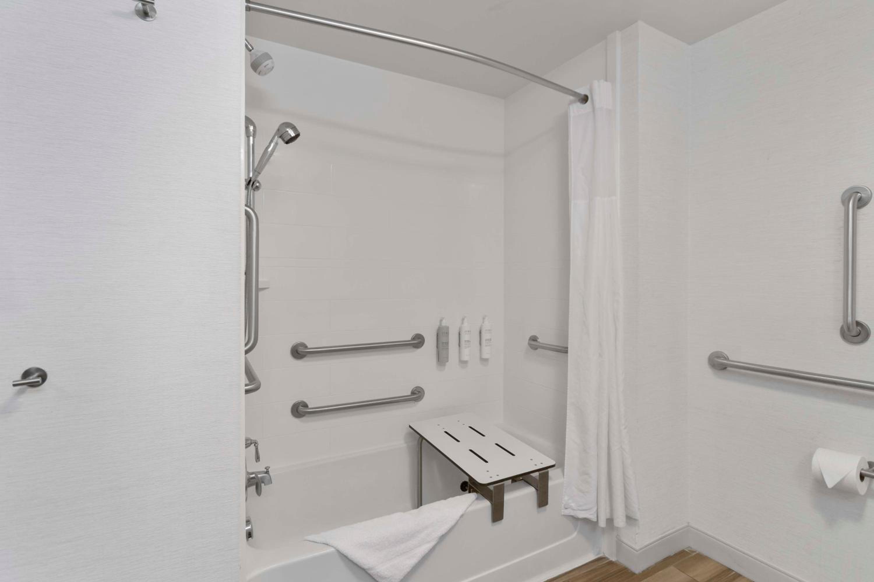 King Room - Mobility Access/Non-Smoking photo 2