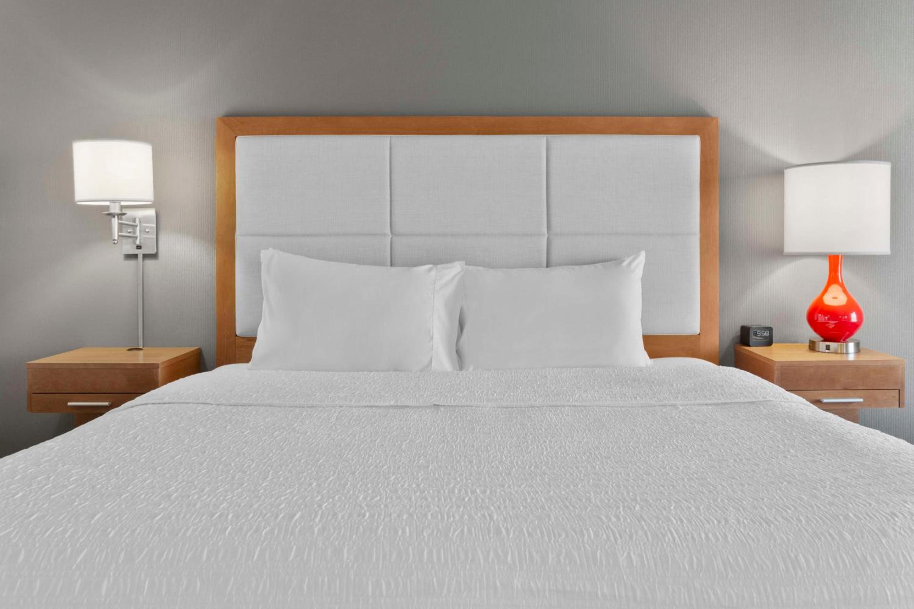 King Studio Suite with Sofa Bed - Hearing Access/Non-Smoking