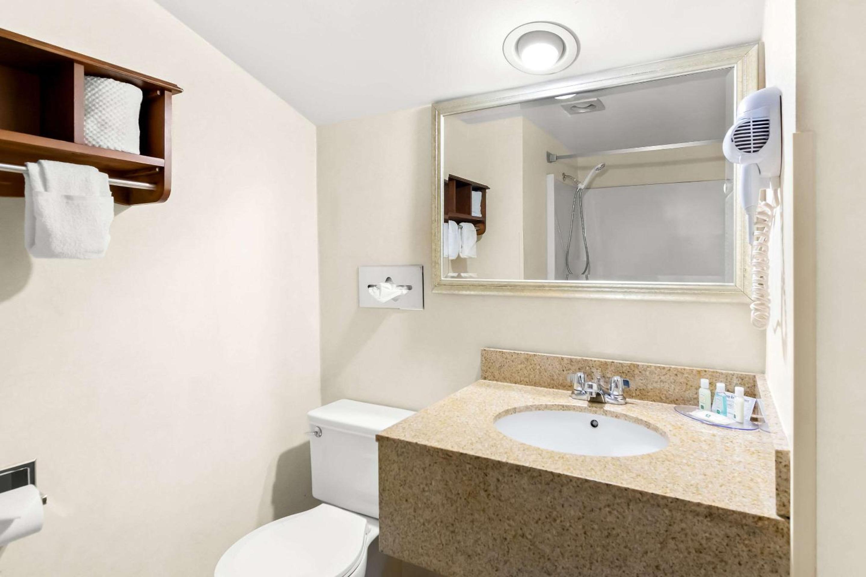 King Room - Non-Smoking photo 2