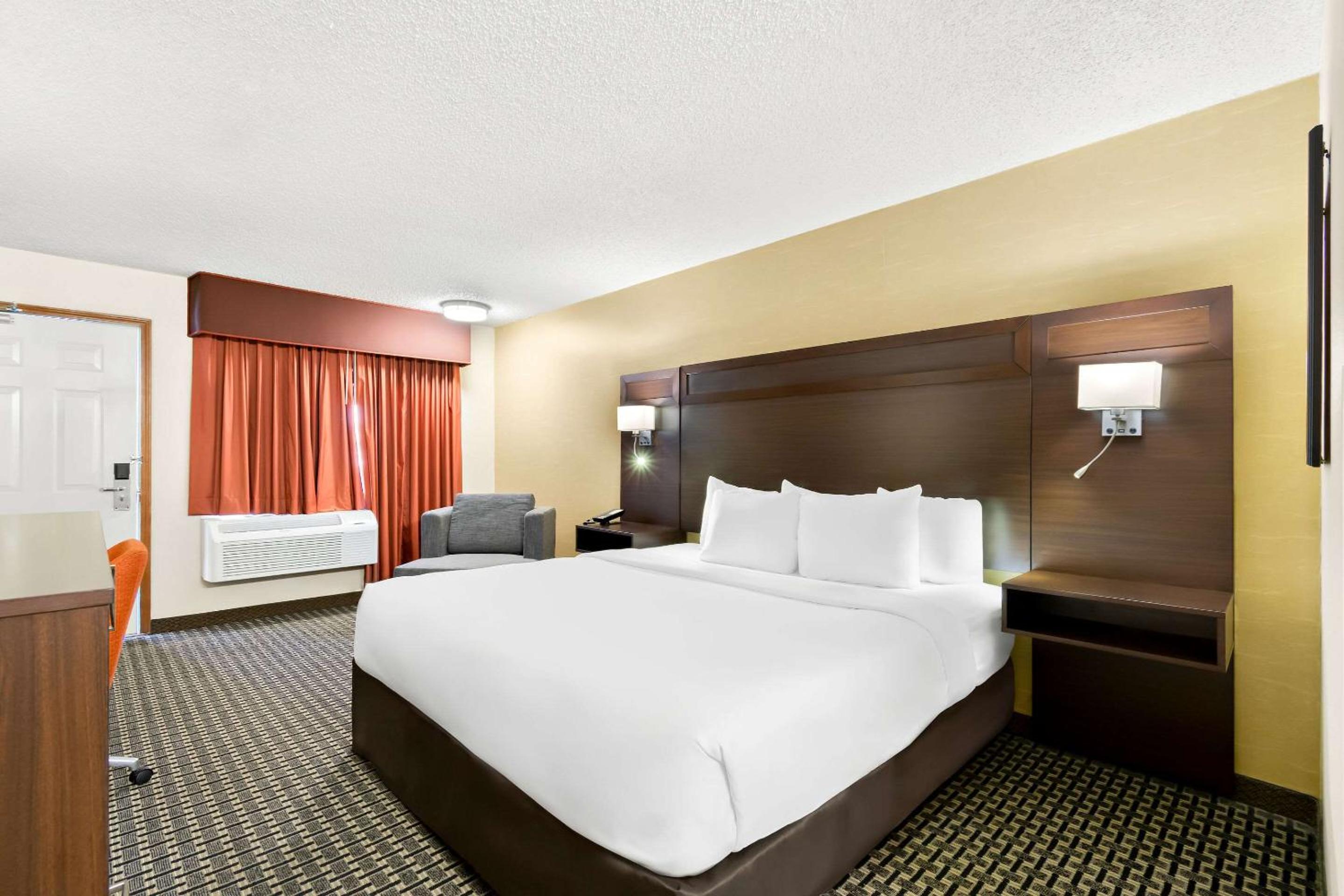 King Room - Non-Smoking photo 3