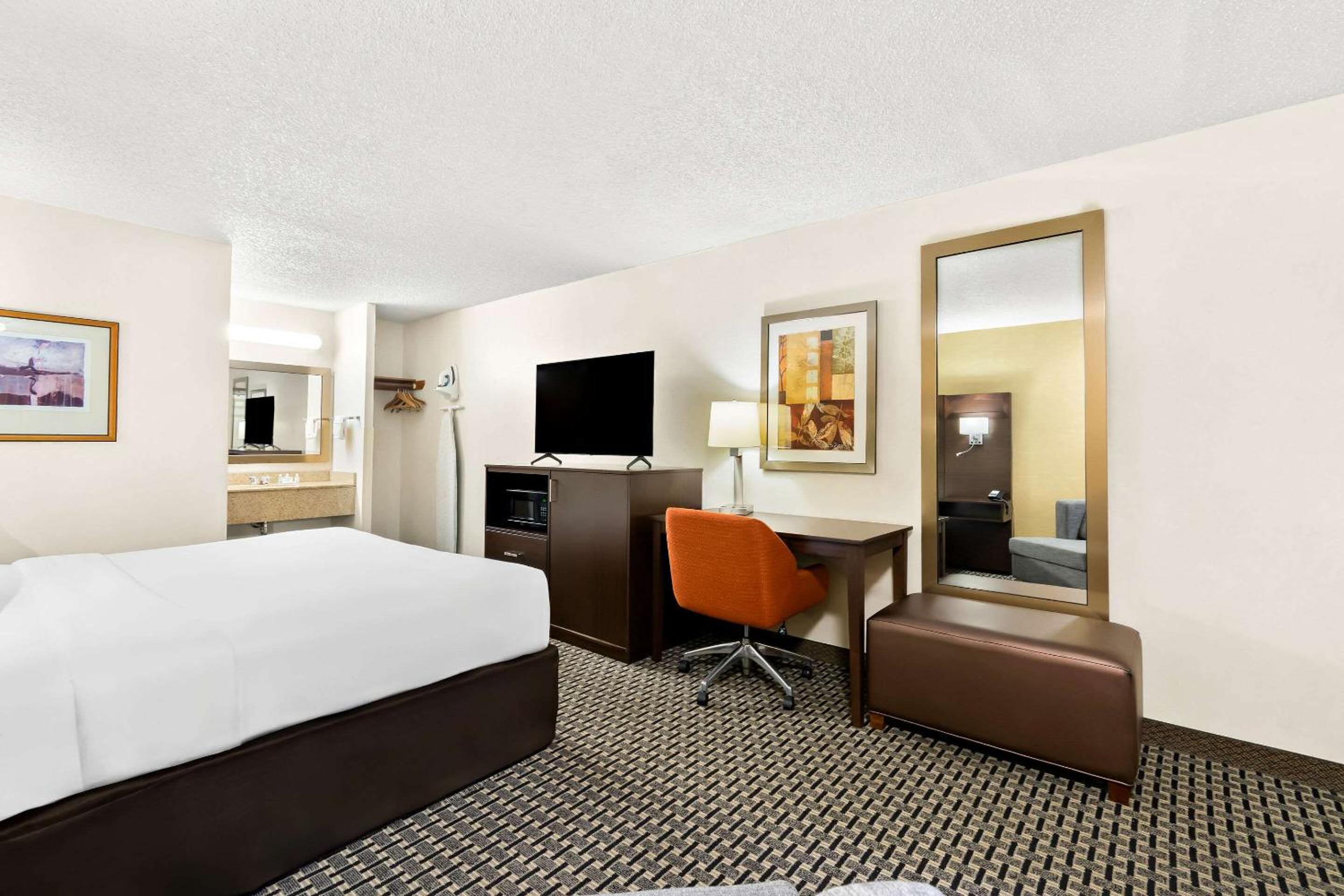 King Room - Non-Smoking photo 1
