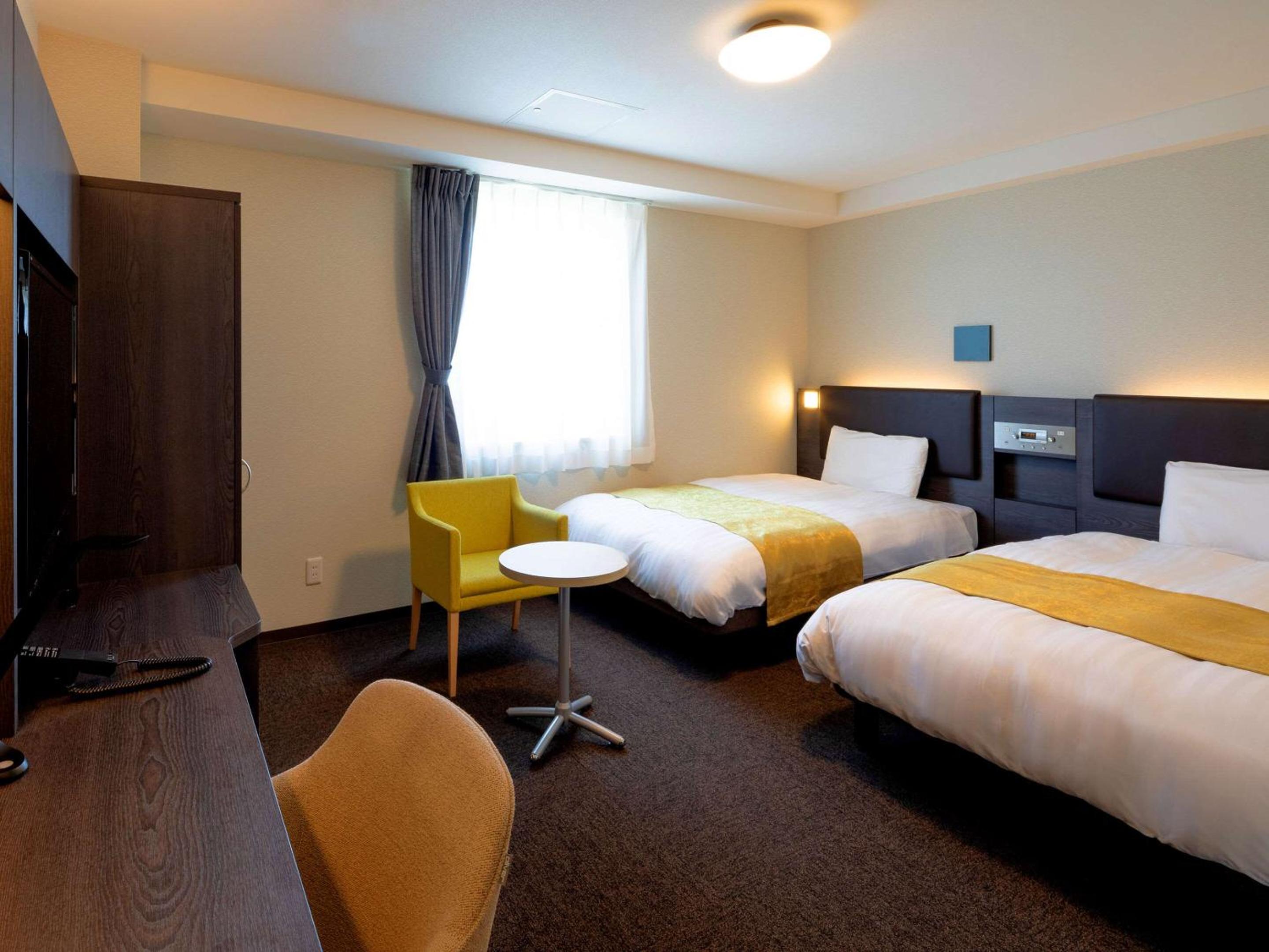 Twin Room - Non-Smoking photo 1