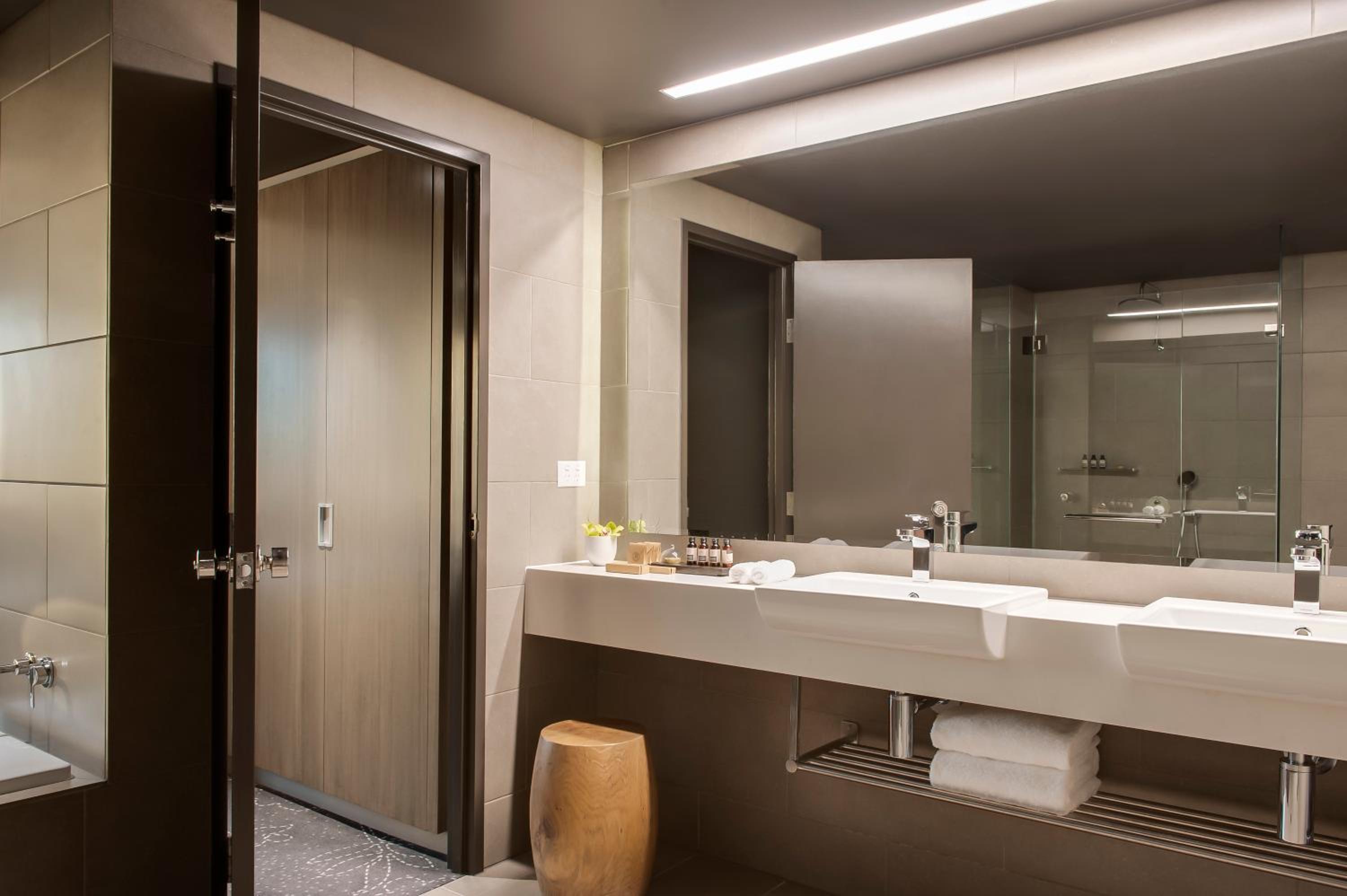 Suite with Club Lounge Access