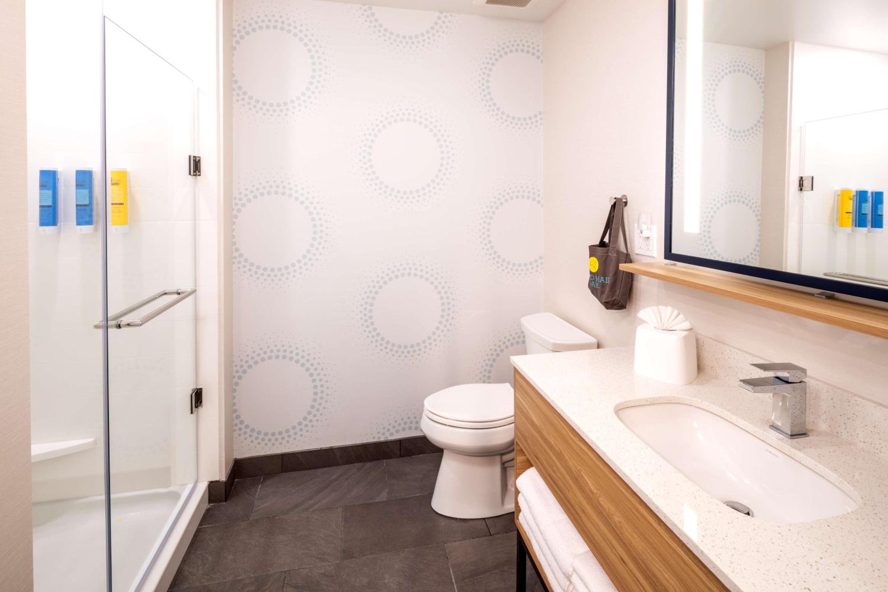 King Room with Walk-In Shower - Photo 13