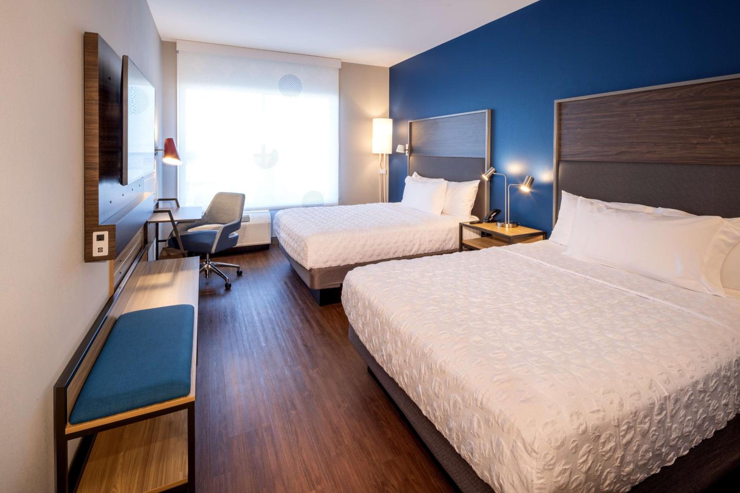 Queen Room with Two Queen Beds and Walk-In Shower - Photo 9