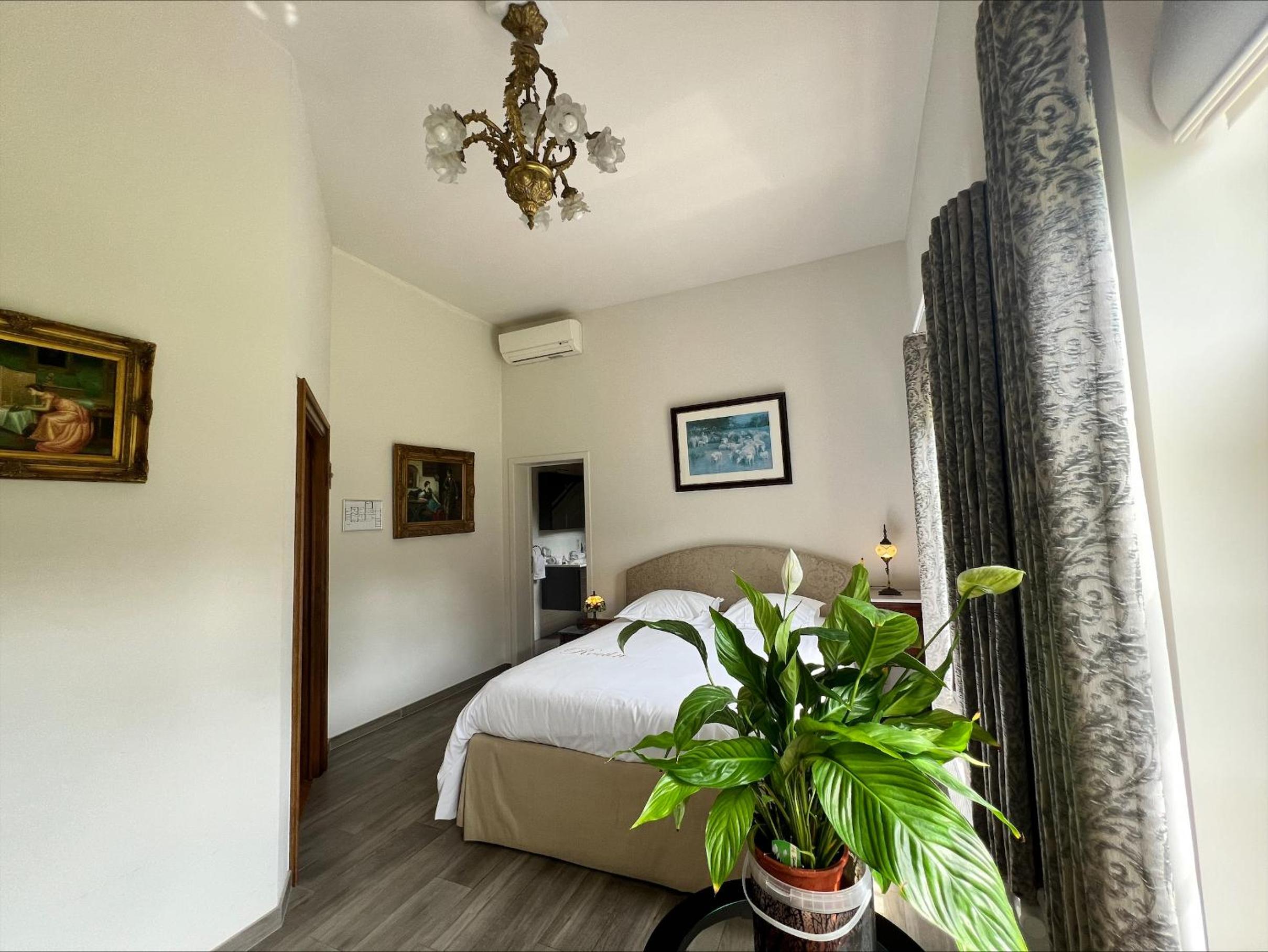 Deluxe King Room photo 3
