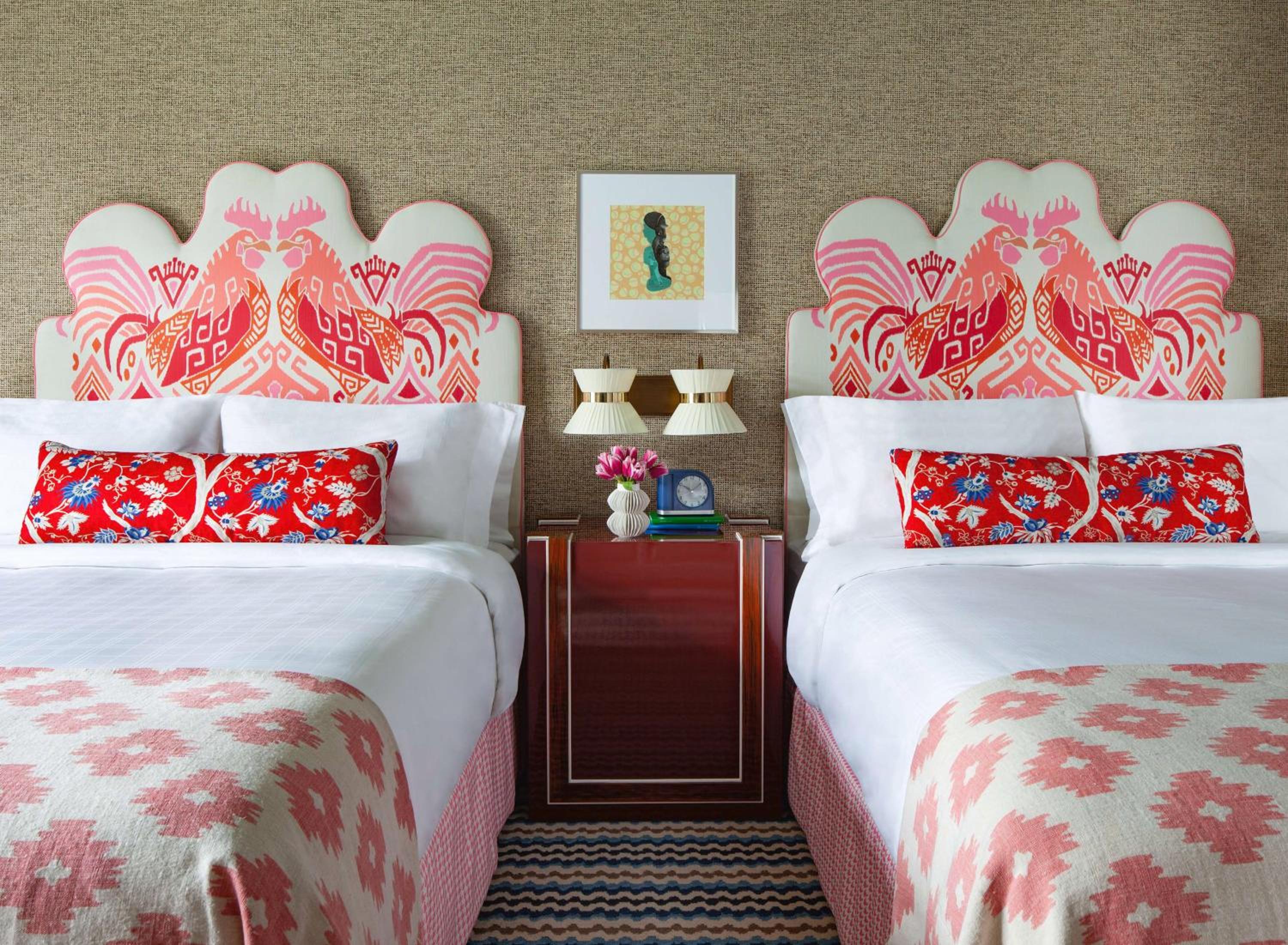 Graduate Queen Room with Two Queen Beds - Photo 3