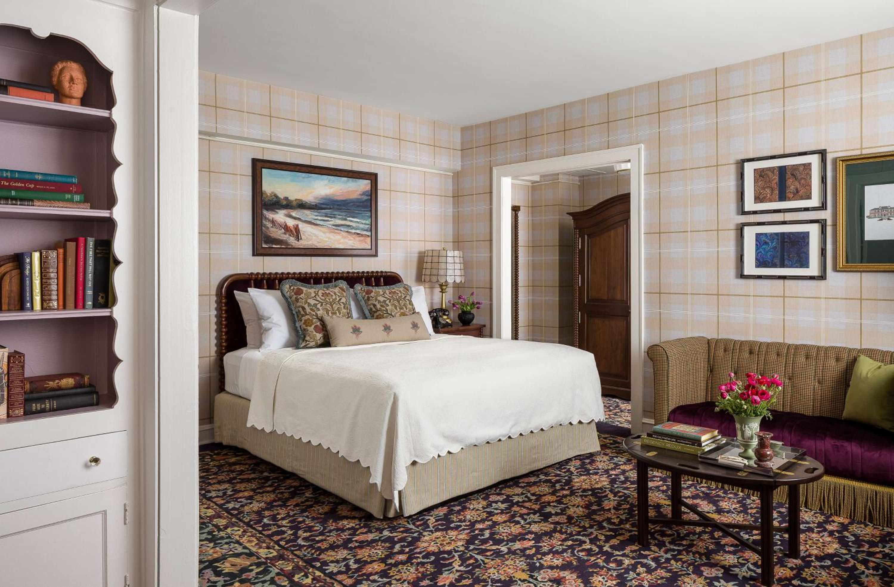 Graduate King Room with Wet Bar - Photo 1