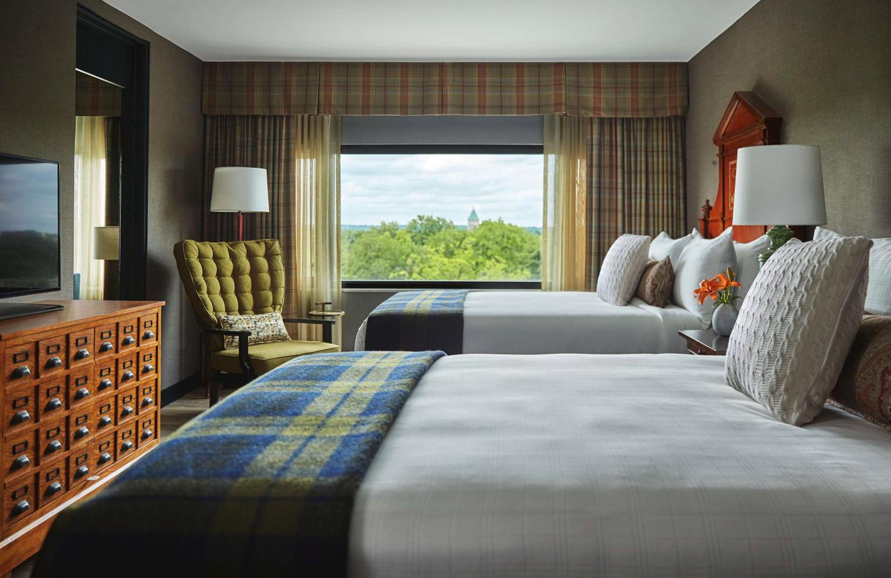 Graduate Queen Suite with Two Queen Beds photo 1