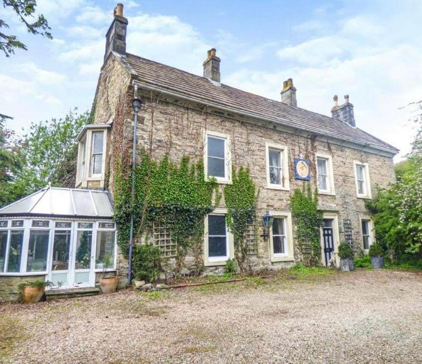 Seven-Bedroom House photo 3