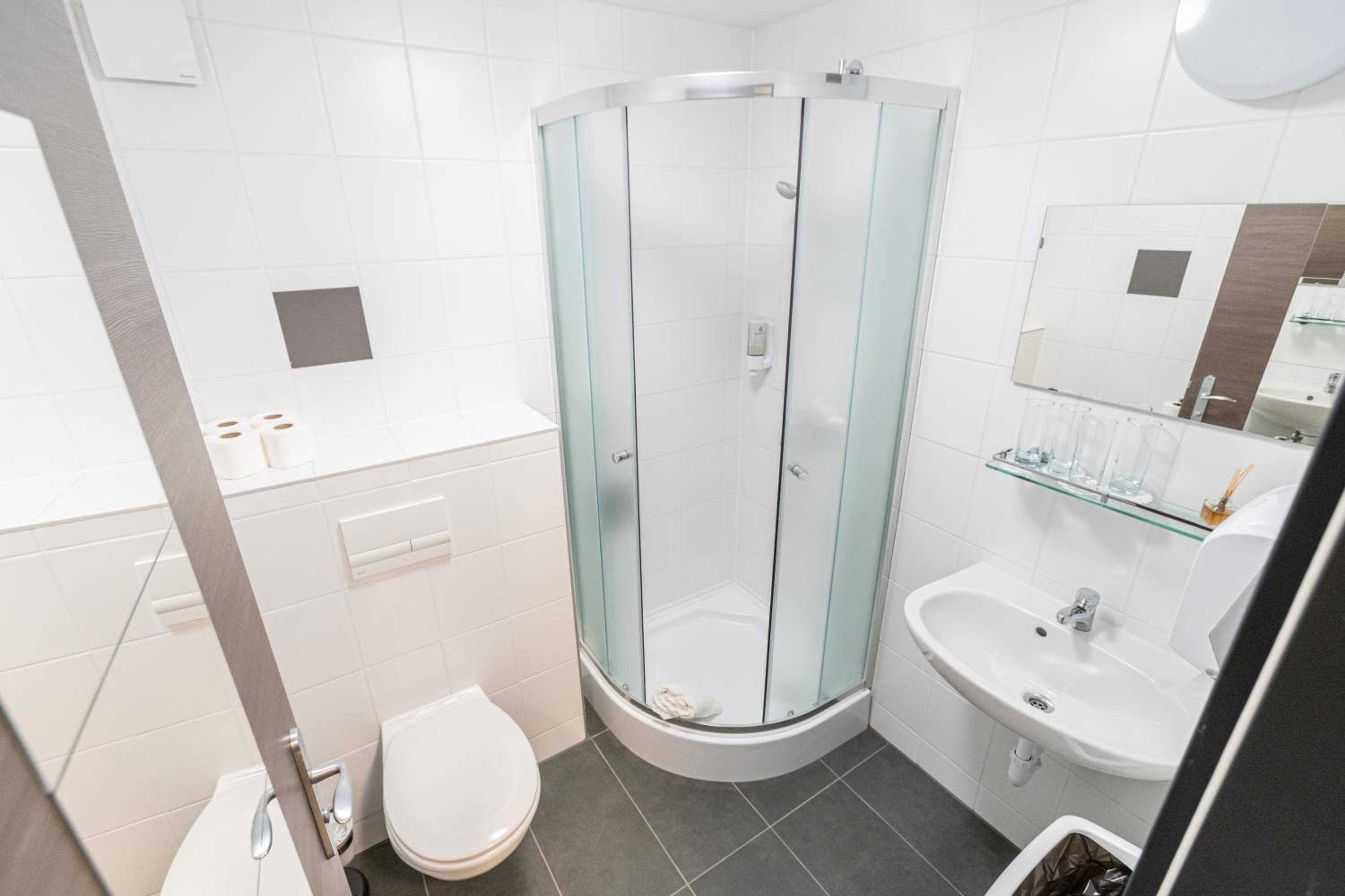 Quadruple Room with Private Bathroom photo 2