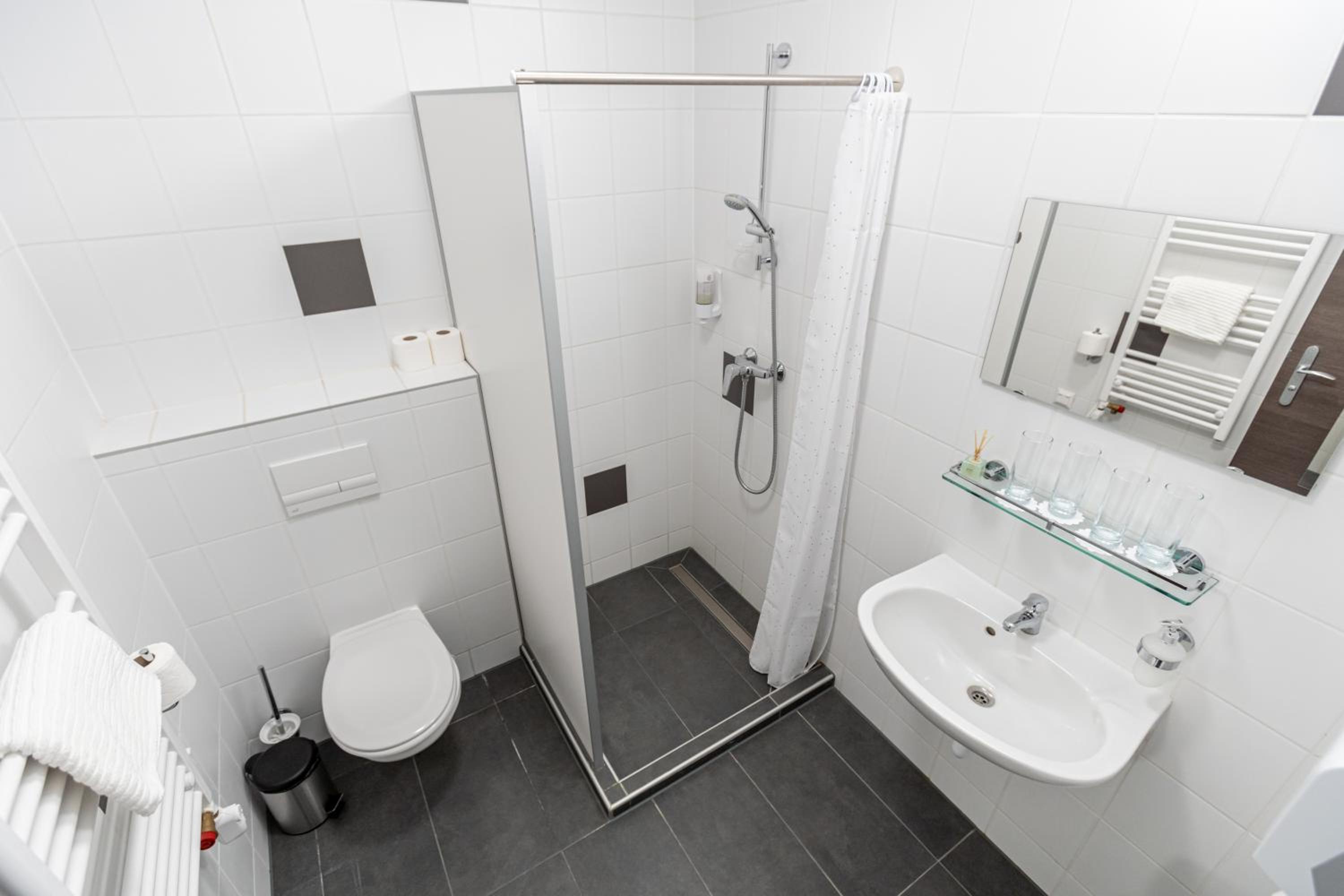 Quadruple Room with Private Bathroom photo 1