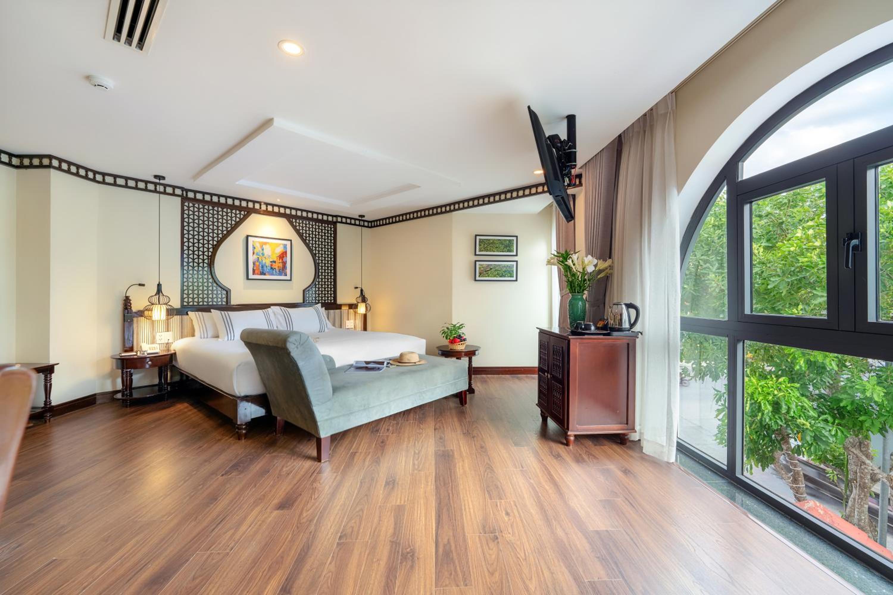 Superior Double or Twin Room with Window