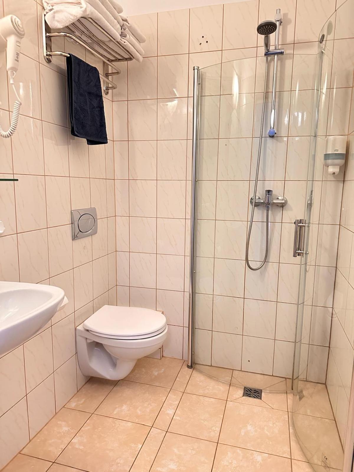 Double Room with Private Bathroom photo 3