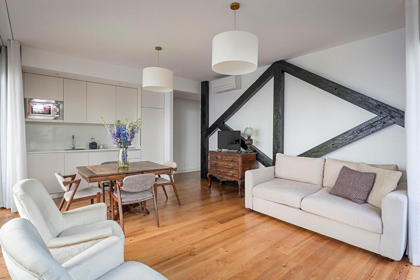 Superior Two-Bedroom Apartment with Balcony and Garden View - Photo 9
