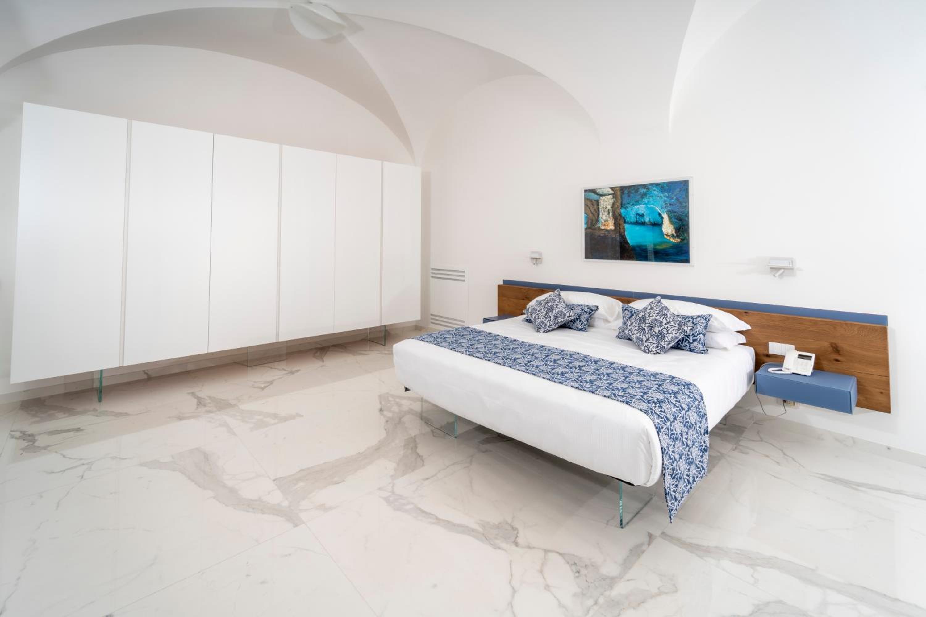 Deluxe Double Room with Balcony and Sea View photo 3