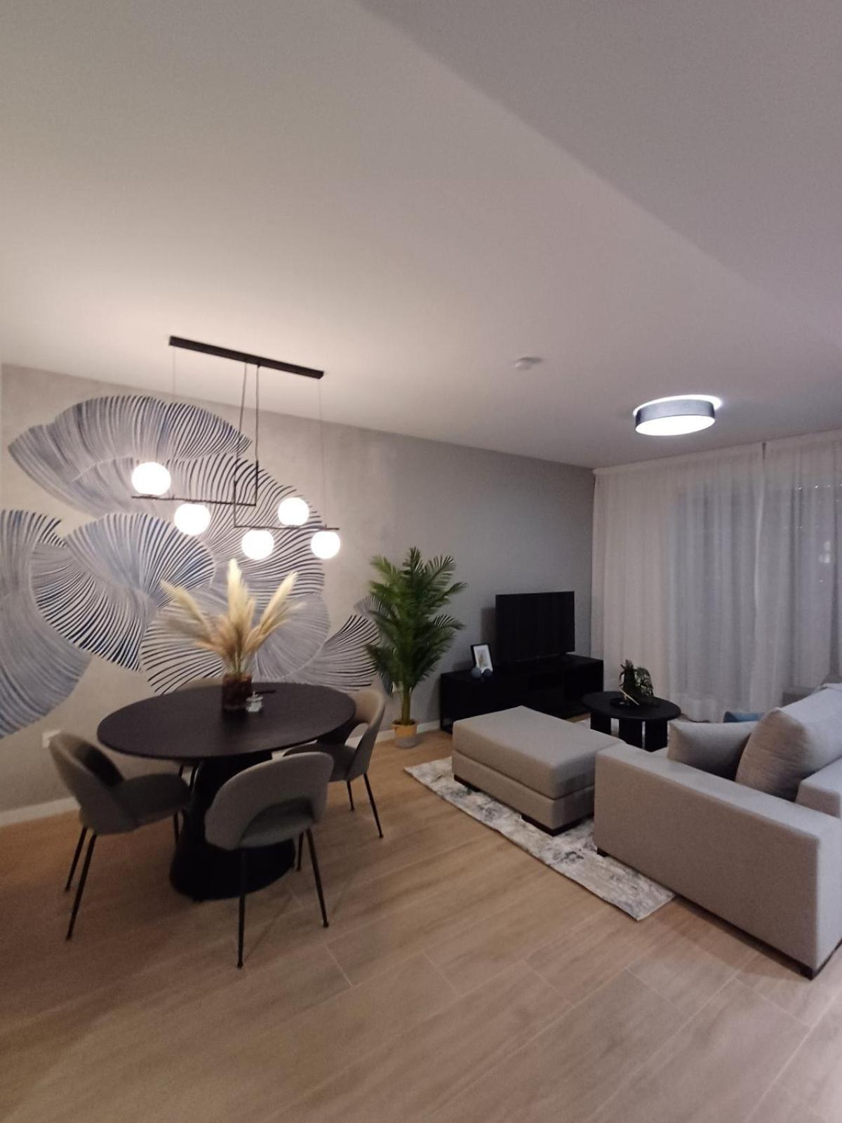 Apartamento de dos habitaciones con balcón y terraza