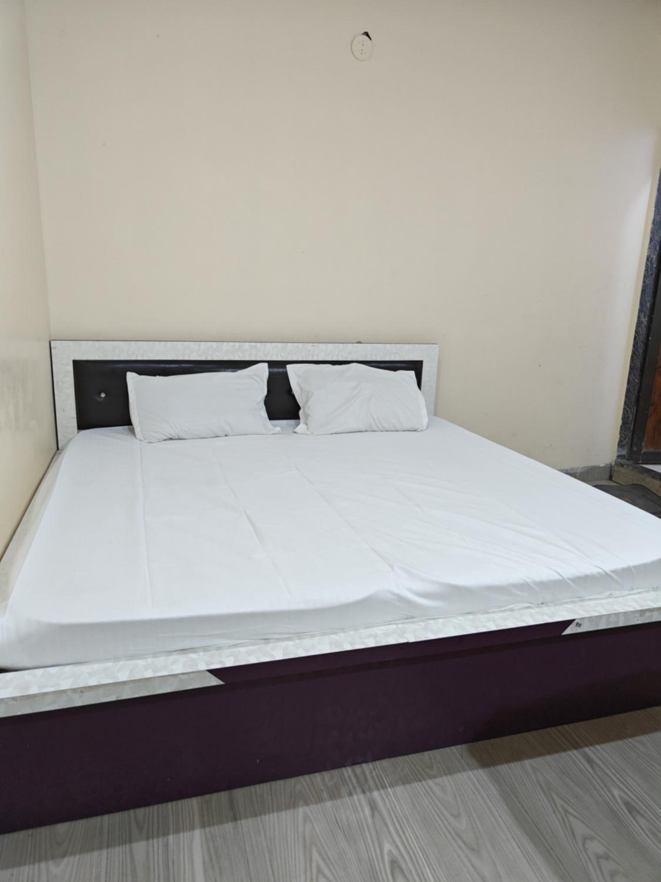 Budget Single Room photo 3