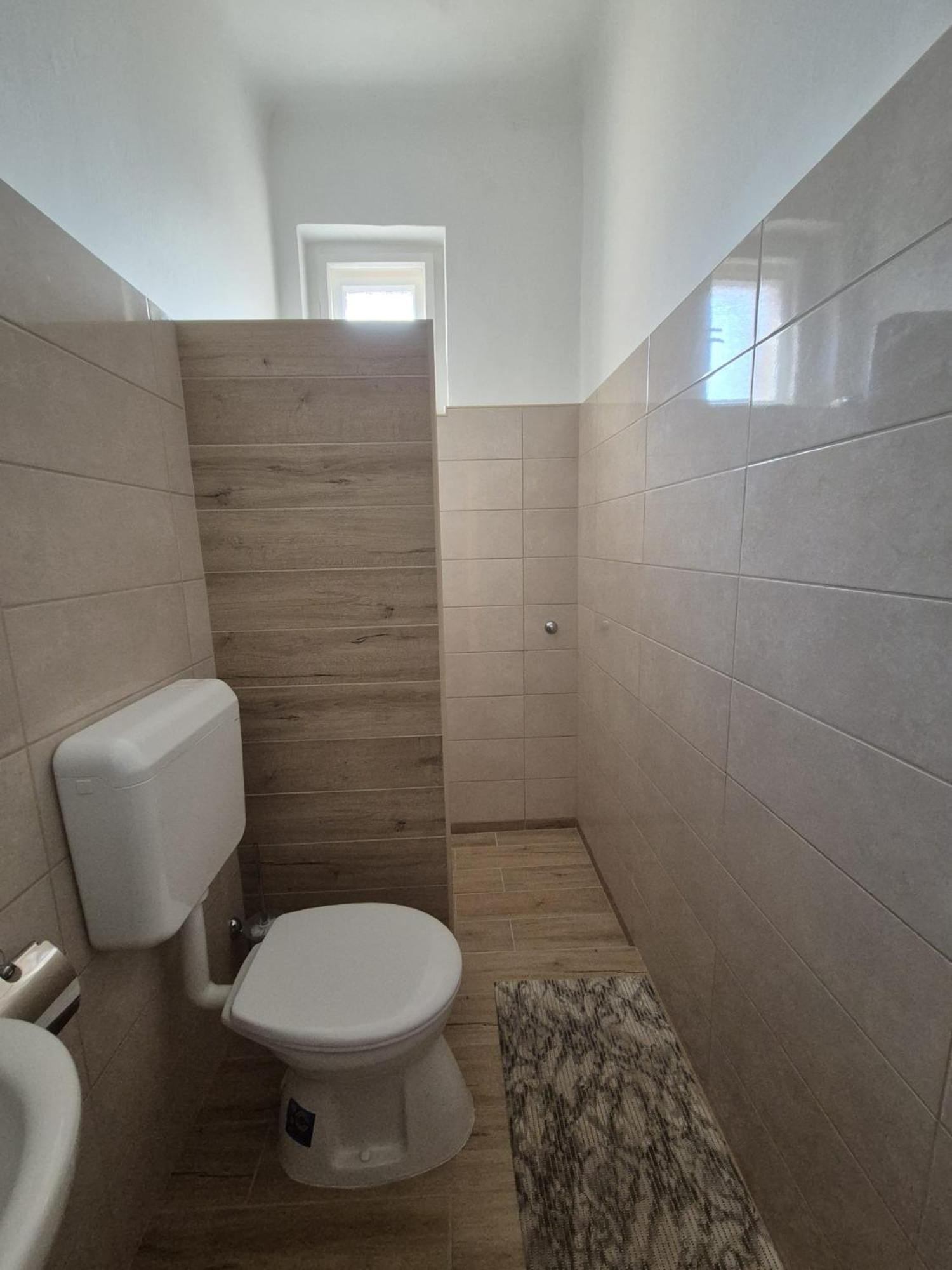 One-Bedroom Apartment with City View - Photo 11