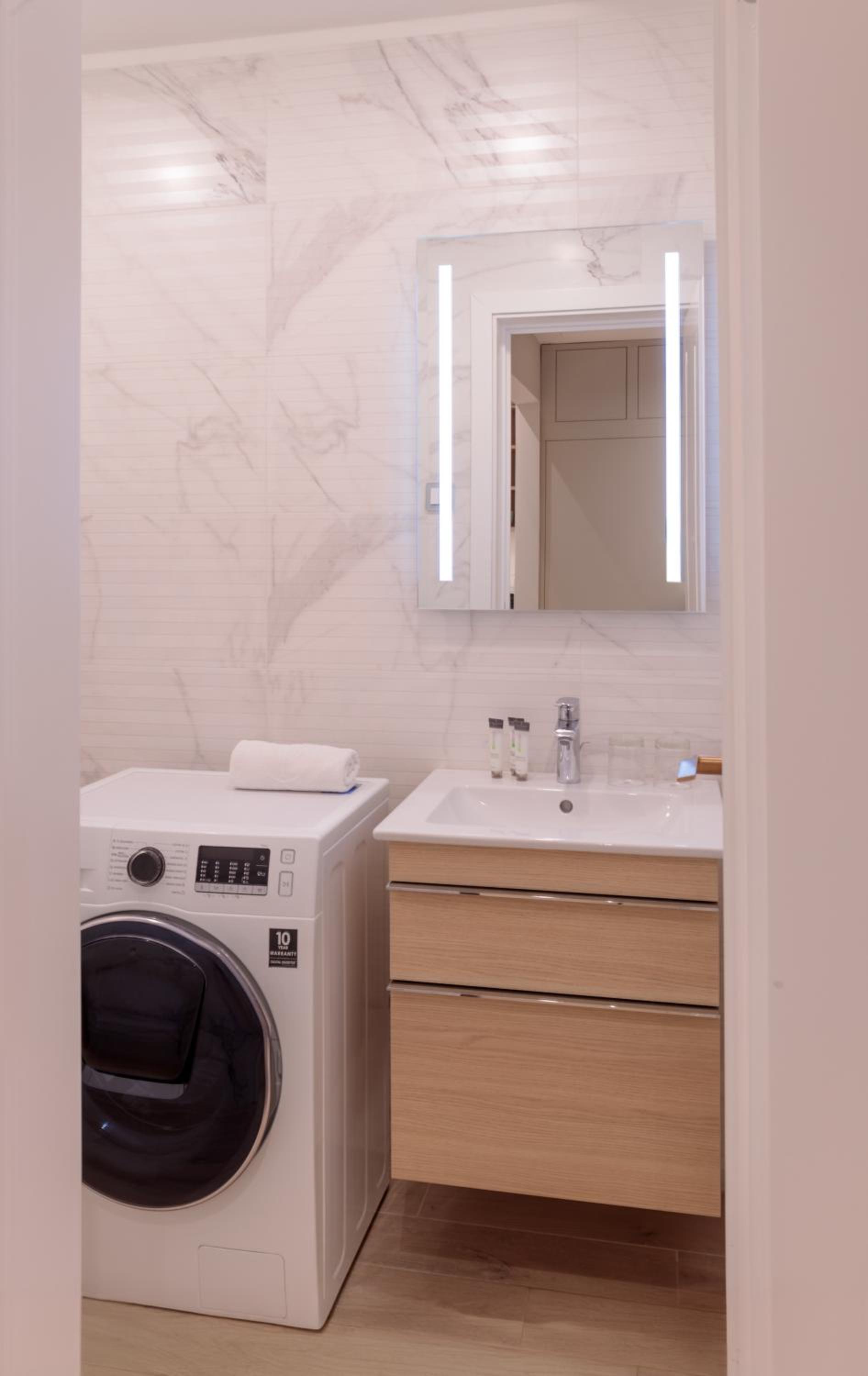 Deluxe Suite - Photo 3