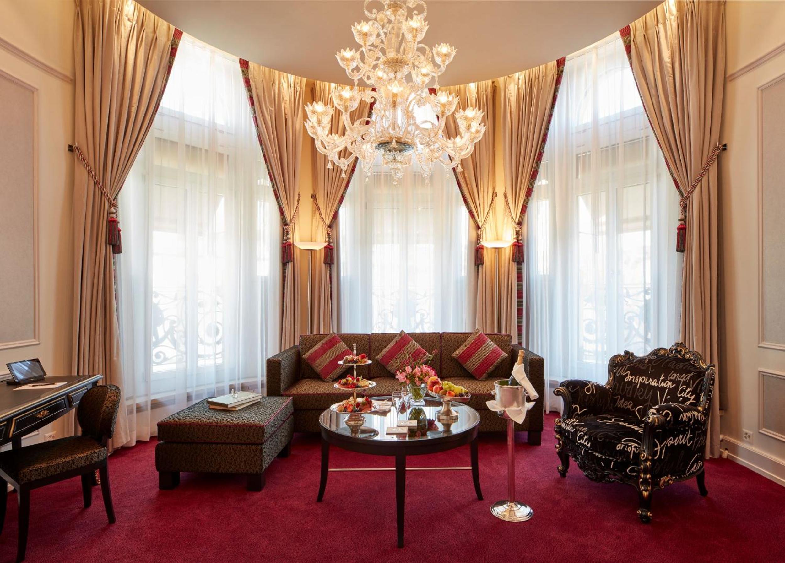 Deluxe Suite - Photo 1