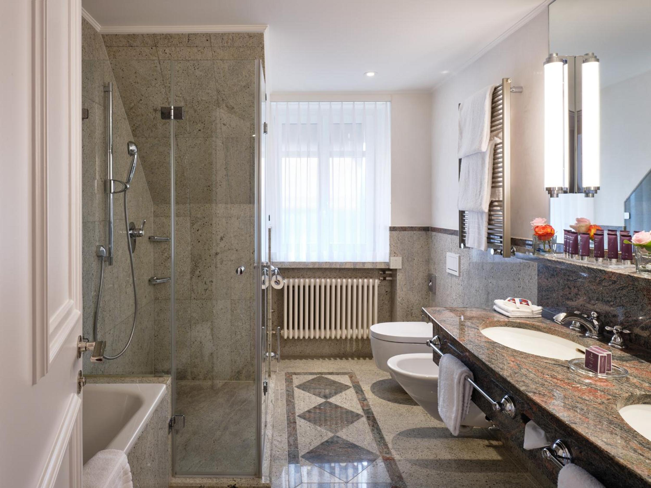 Deluxe Suite - Photo 6
