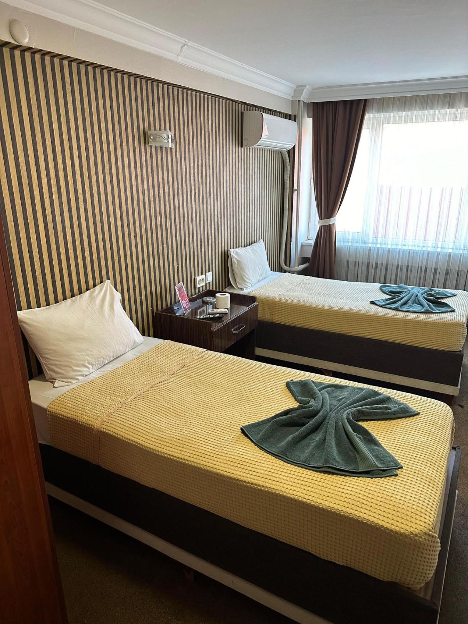 Twin Room with Private Bathroom photo 1