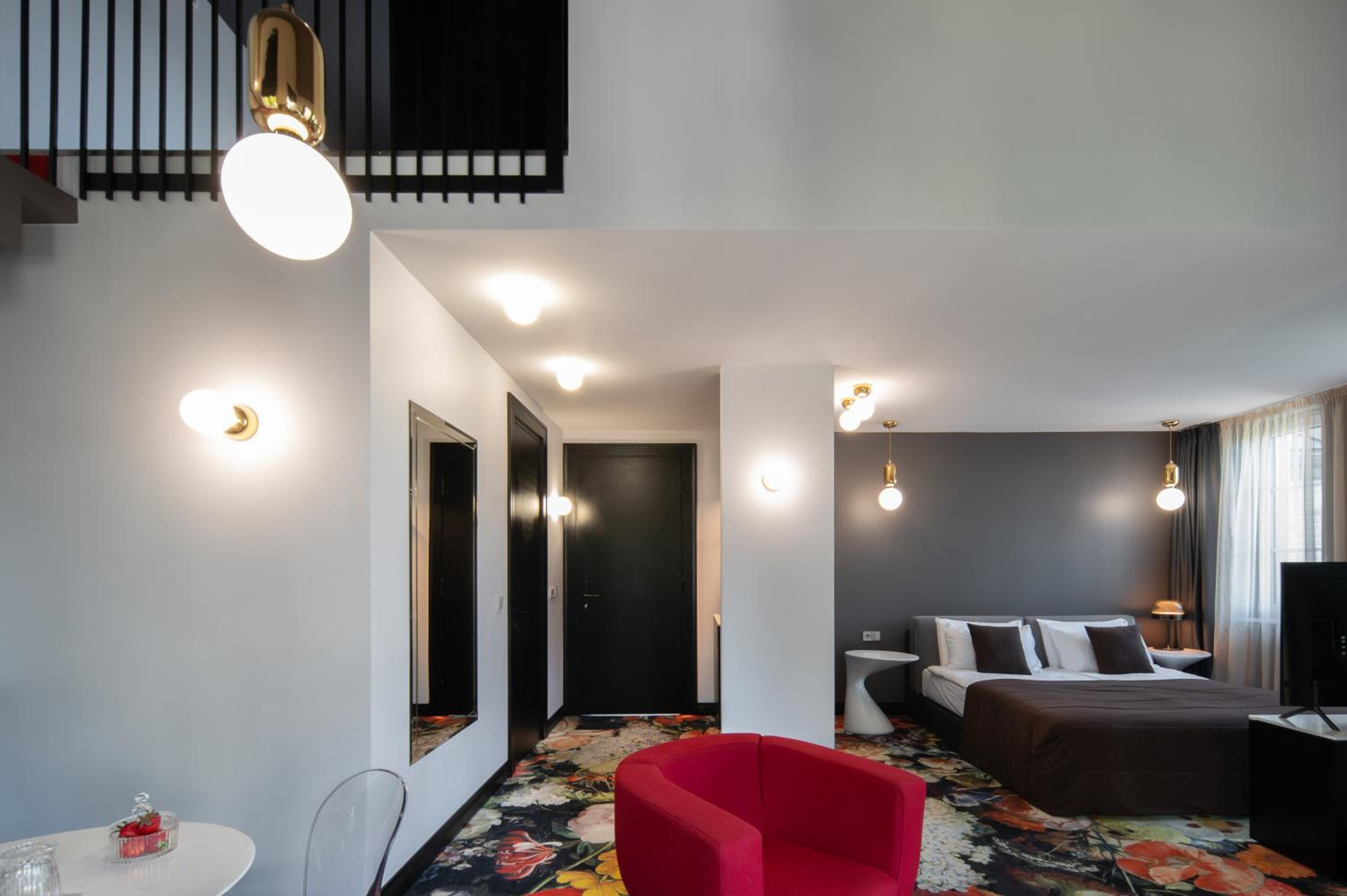 Deluxe Suite - Photo 5