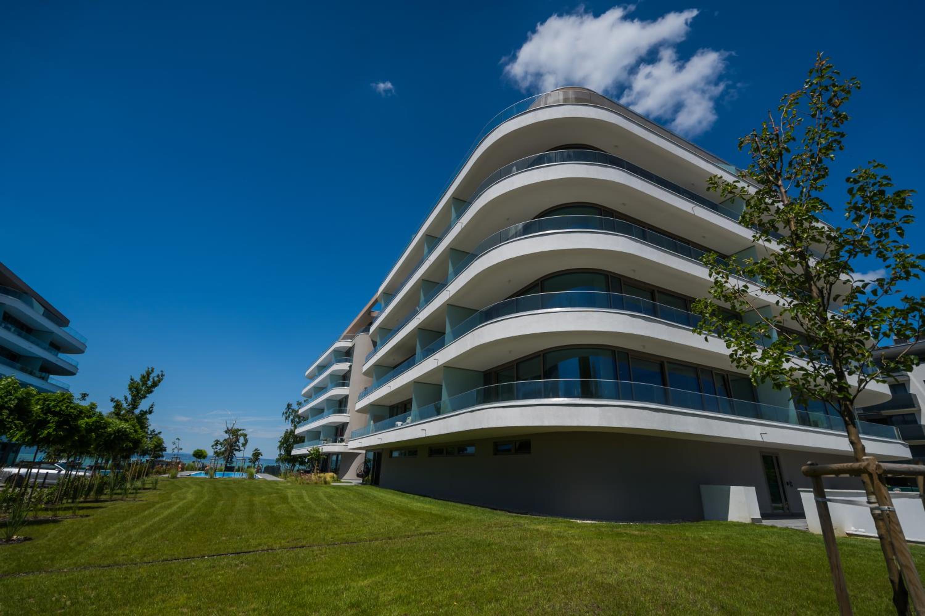 Two-Bedroom Apartment with Lake View photo 2